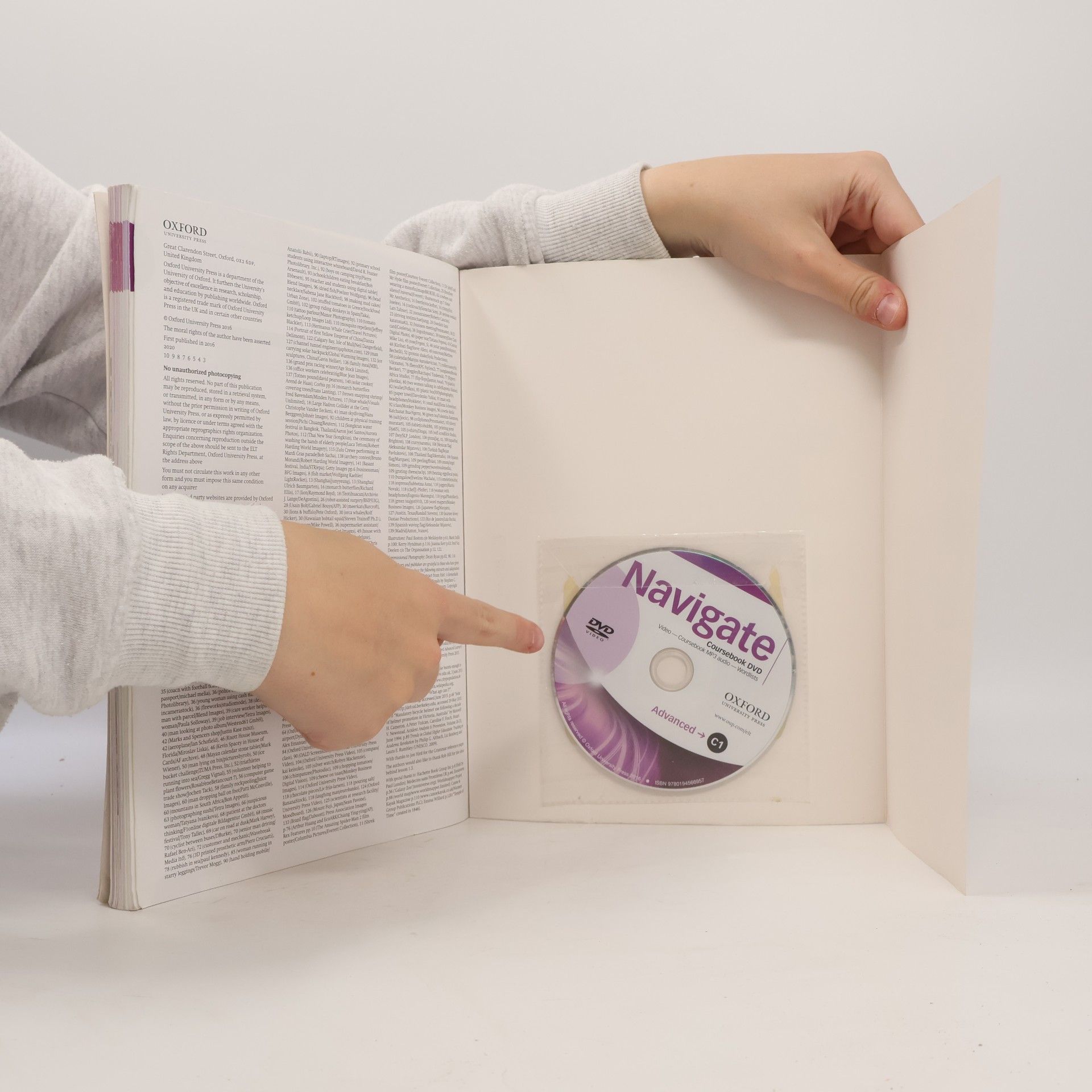 Catherine Walter Navigate : coursebook with video and Oxford Online Skills : C1 advanced