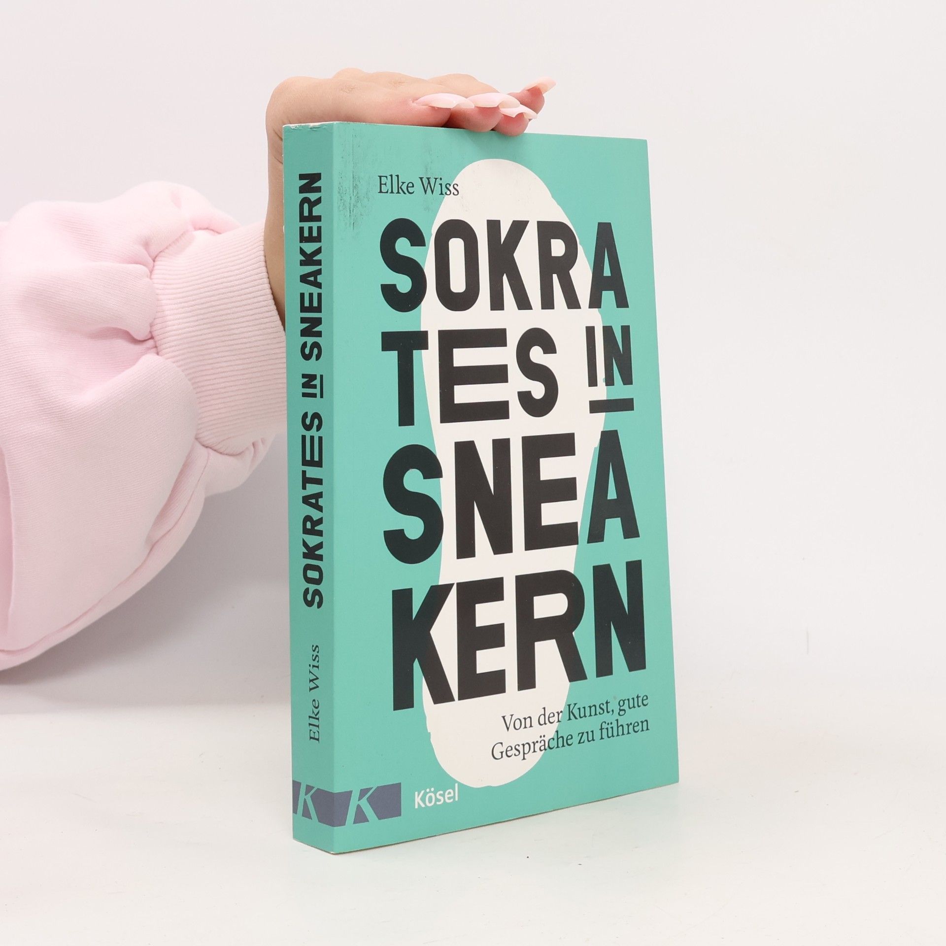 Elke Wiss Sokrates in Sneakern