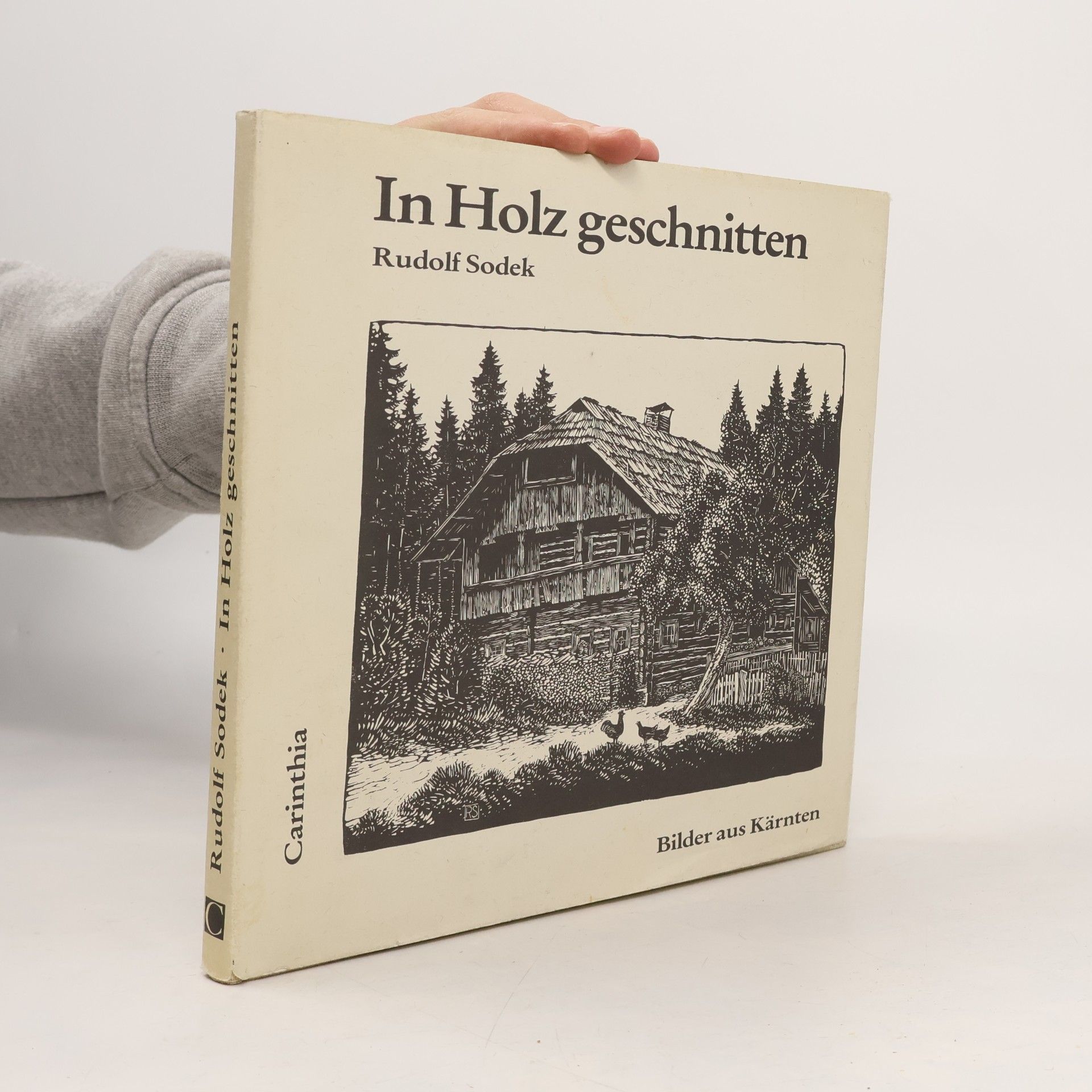 In Holz geschnitten