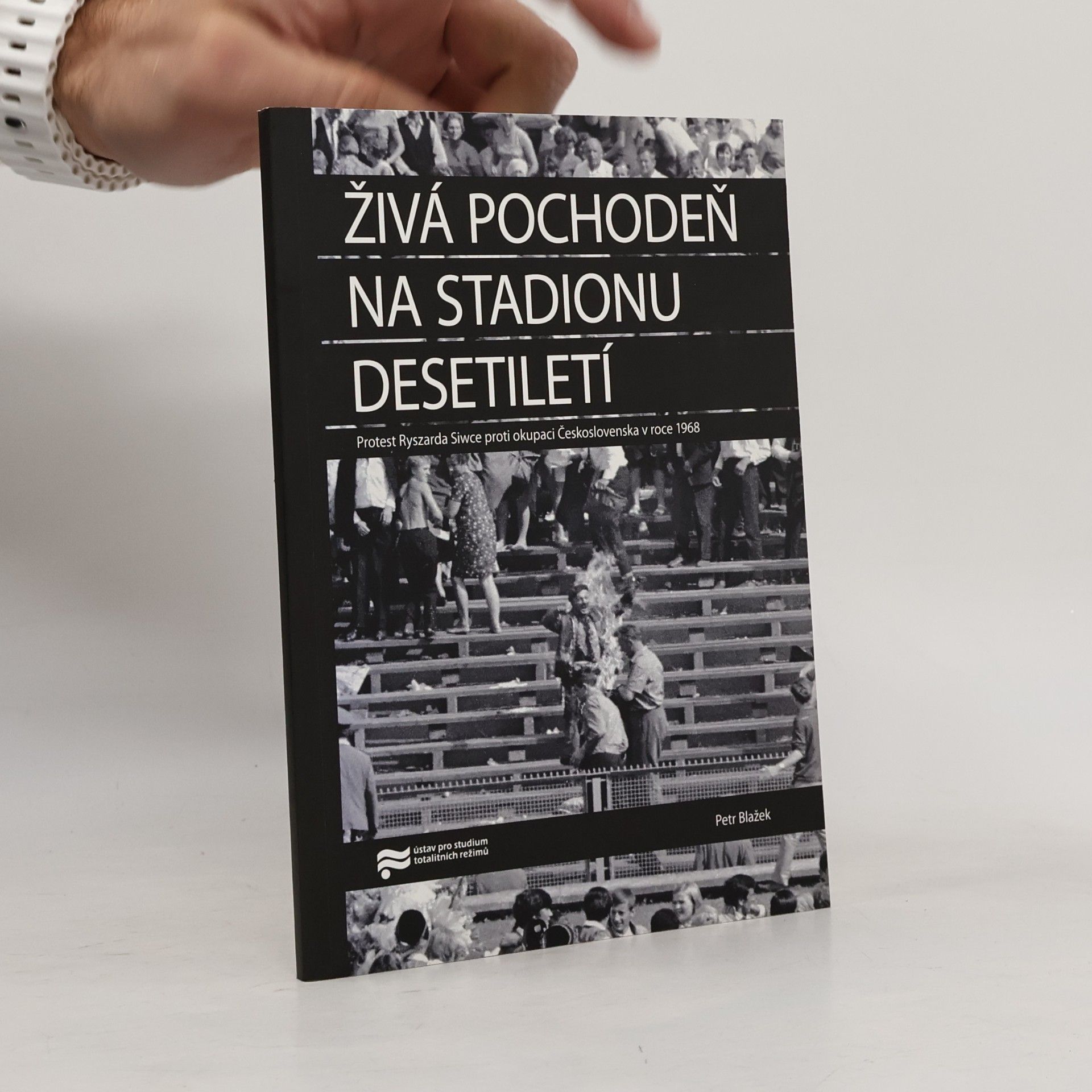 Živá pochodeň na Stadionu Desetiletí