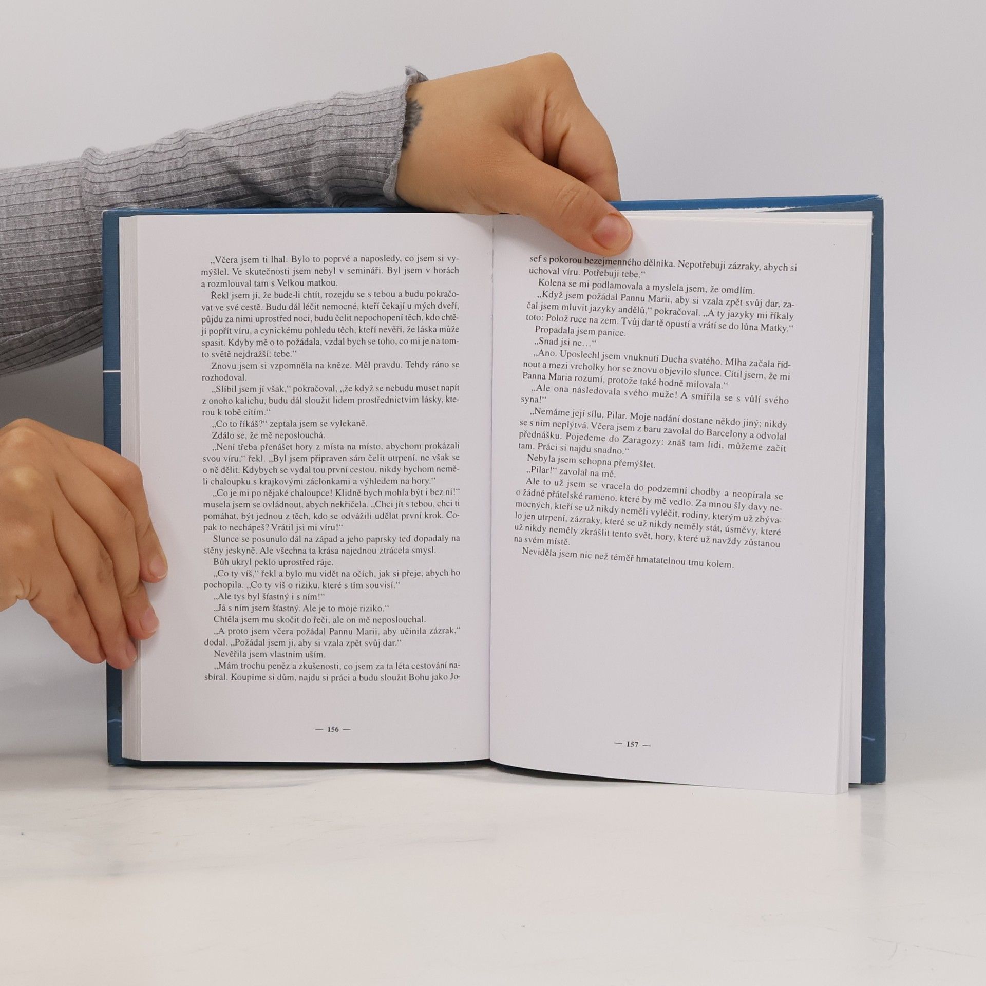 Paulo Coelho U řeky Piedra jsem usedla a plakala