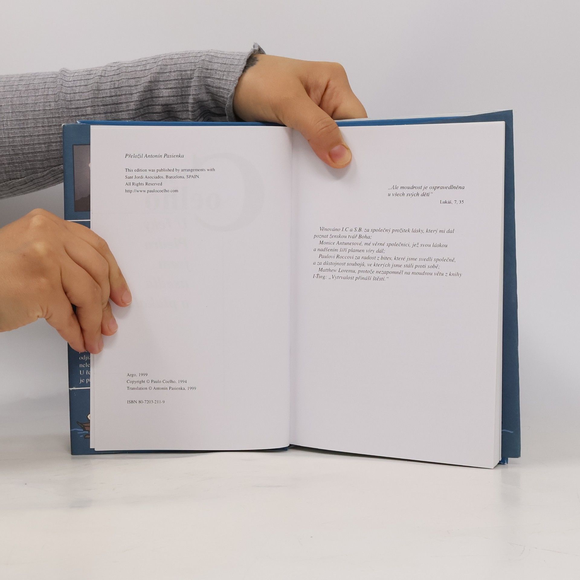Paulo Coelho U řeky Piedra jsem usedla a plakala