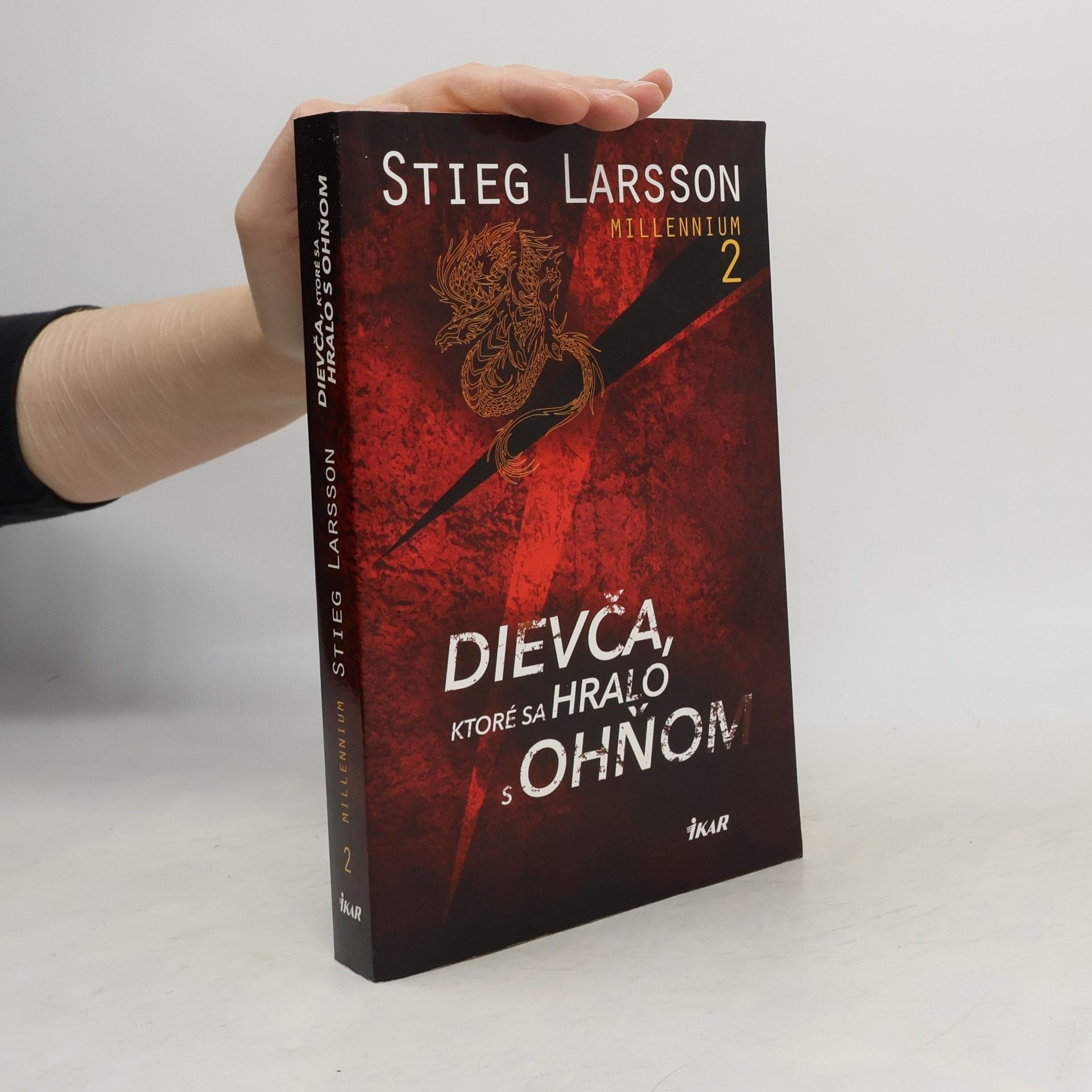 Dievča, ktoré sa hralo s ohňom