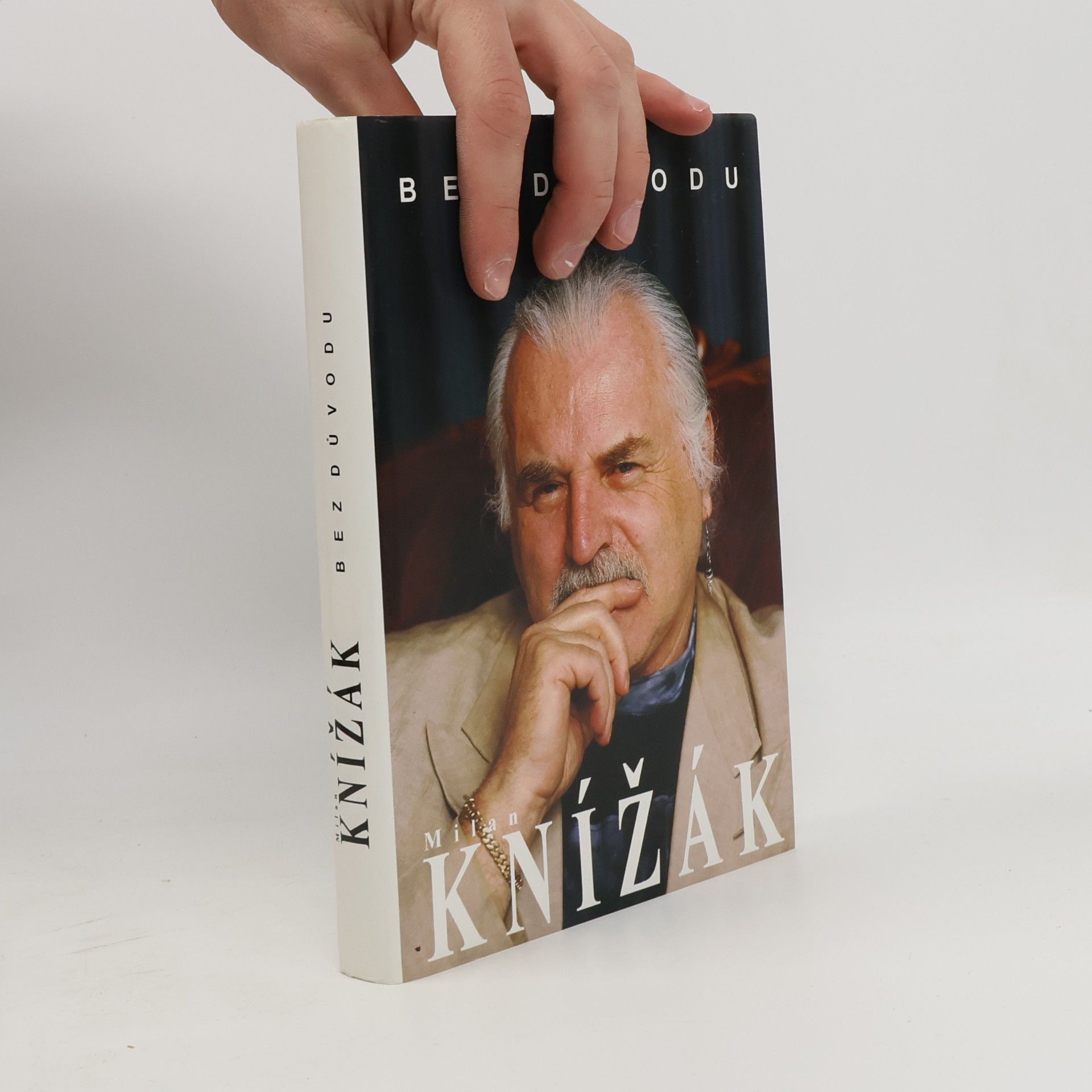 Bez důvodu