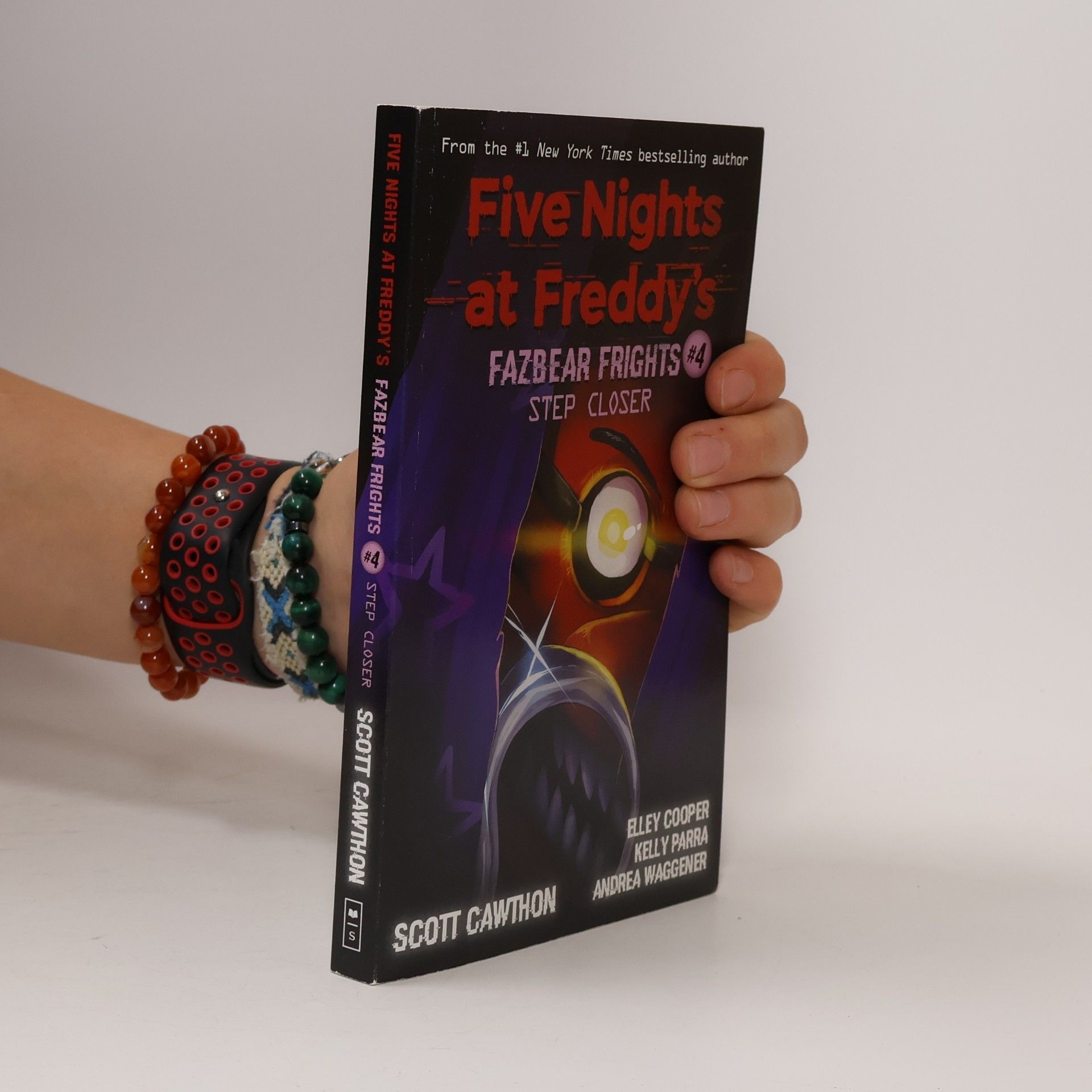 Five nights at Freddy's. Fazbear frights #4, Step closer
