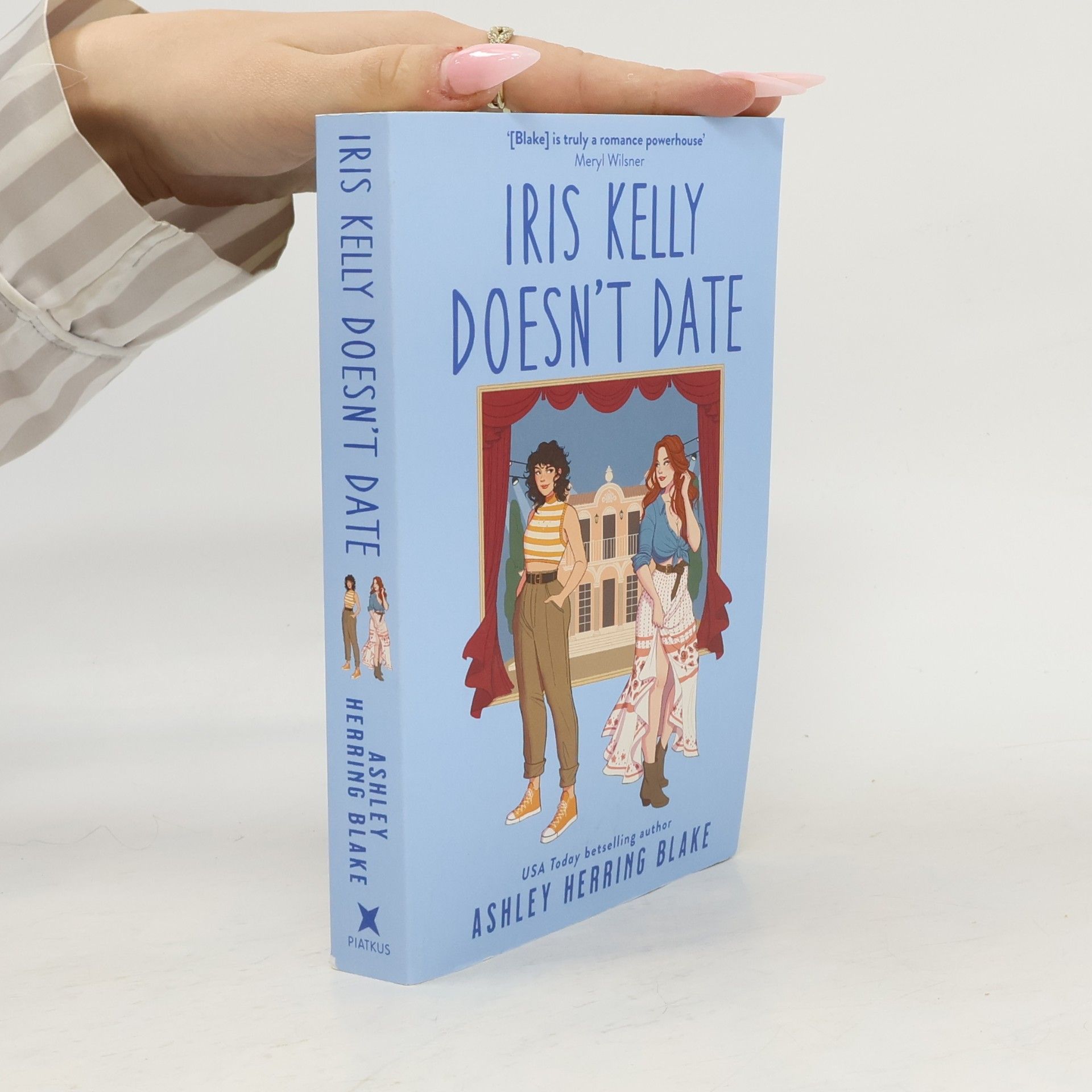 Iris Kelly Doesn't Date