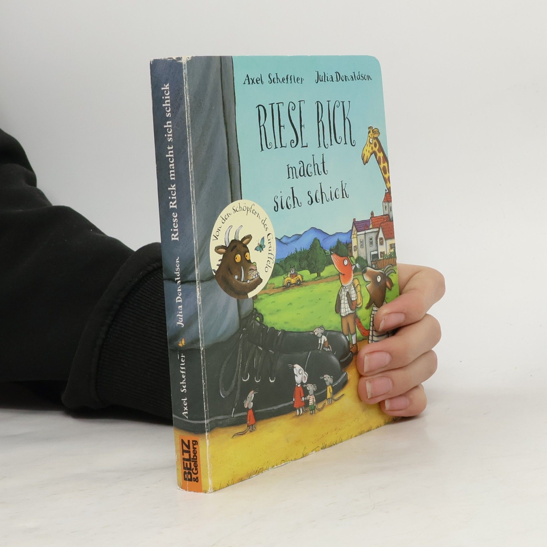 Riese Rick macht sich schick