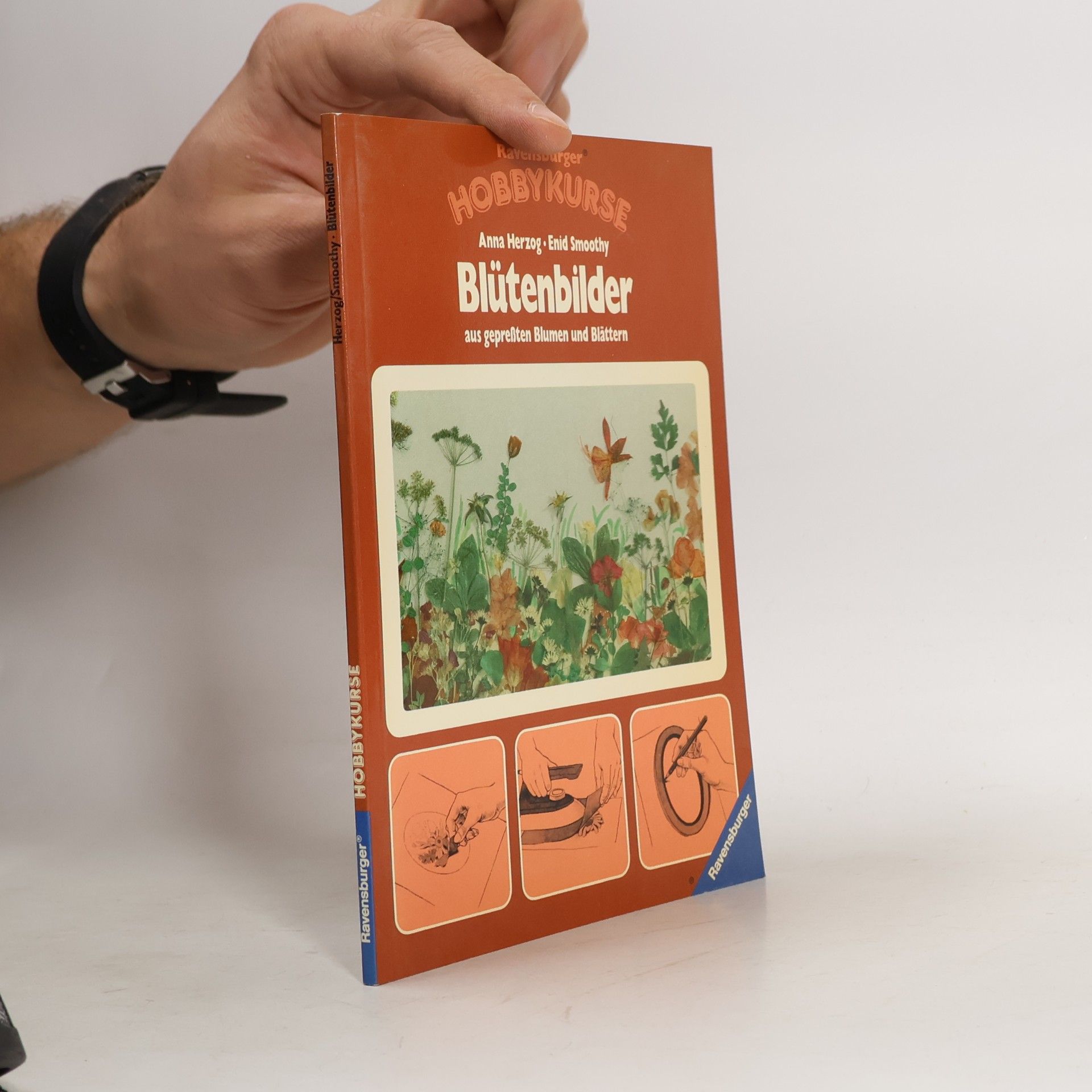 Blütenbilder aus gepressten Blumen und Blättern