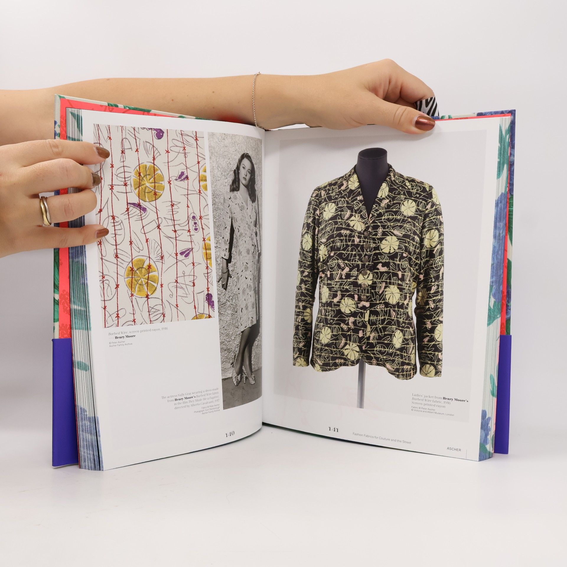 Konstantina Hlaváčková The Mad Silkman: Zika & Lida Ascher: Textiles and Fashion