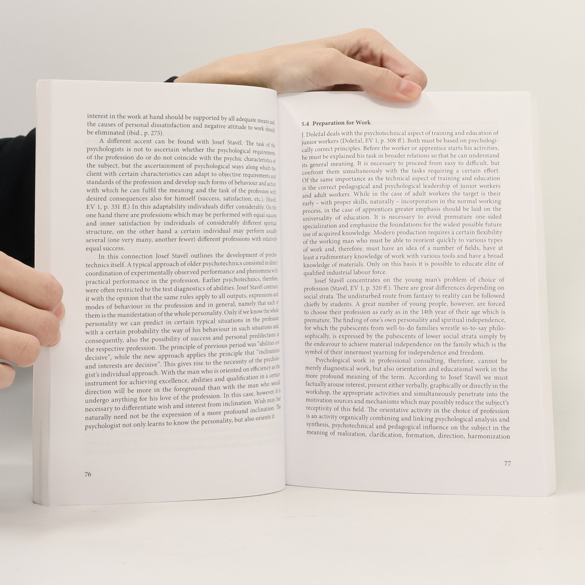 Ilona Gillernová The individual and the process of socialisation in the environment of current society