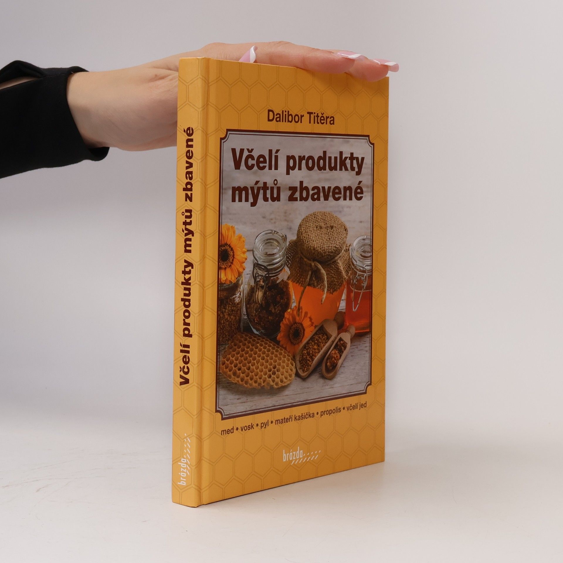 Včelí produkty mýtů zbavené