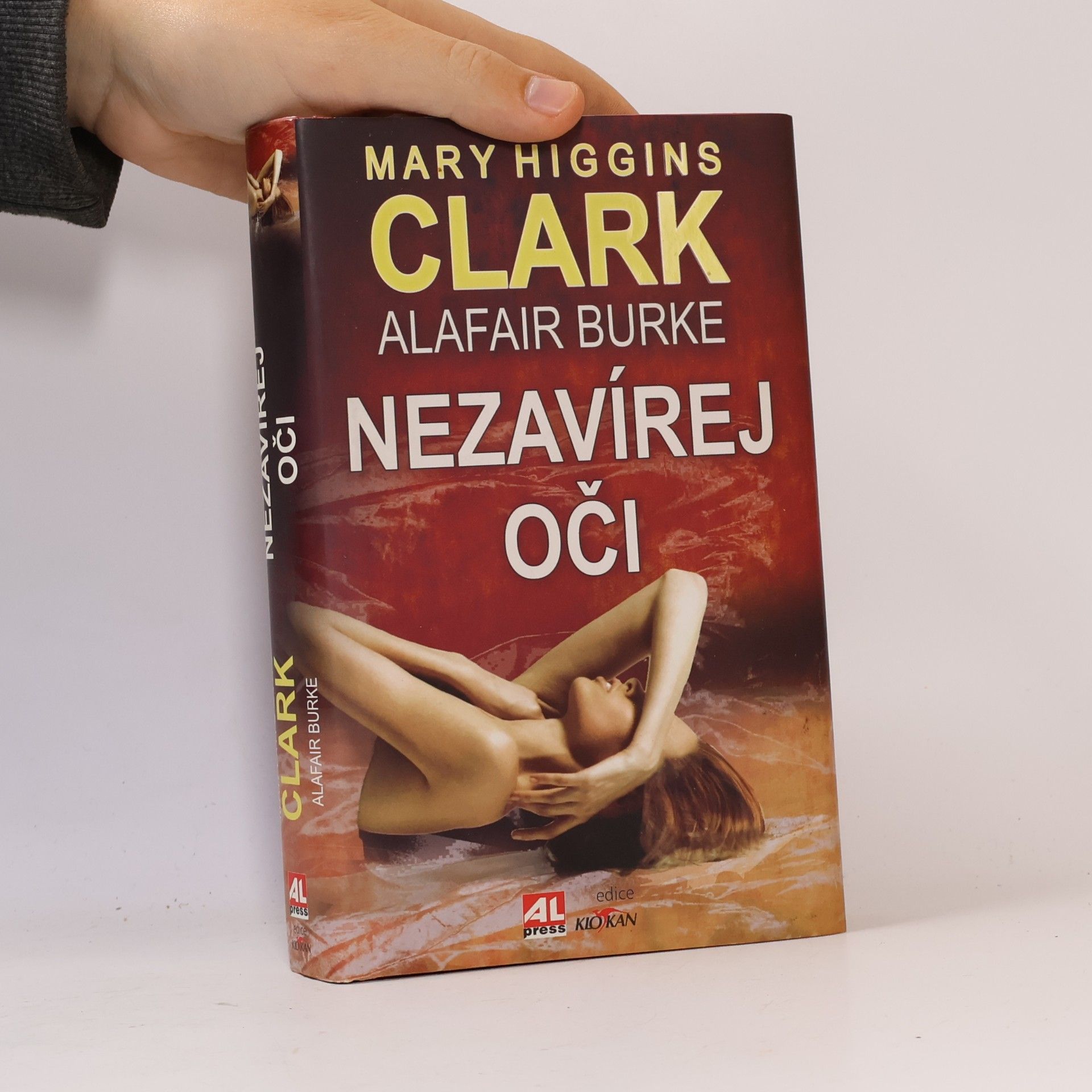 Nezavírej oči