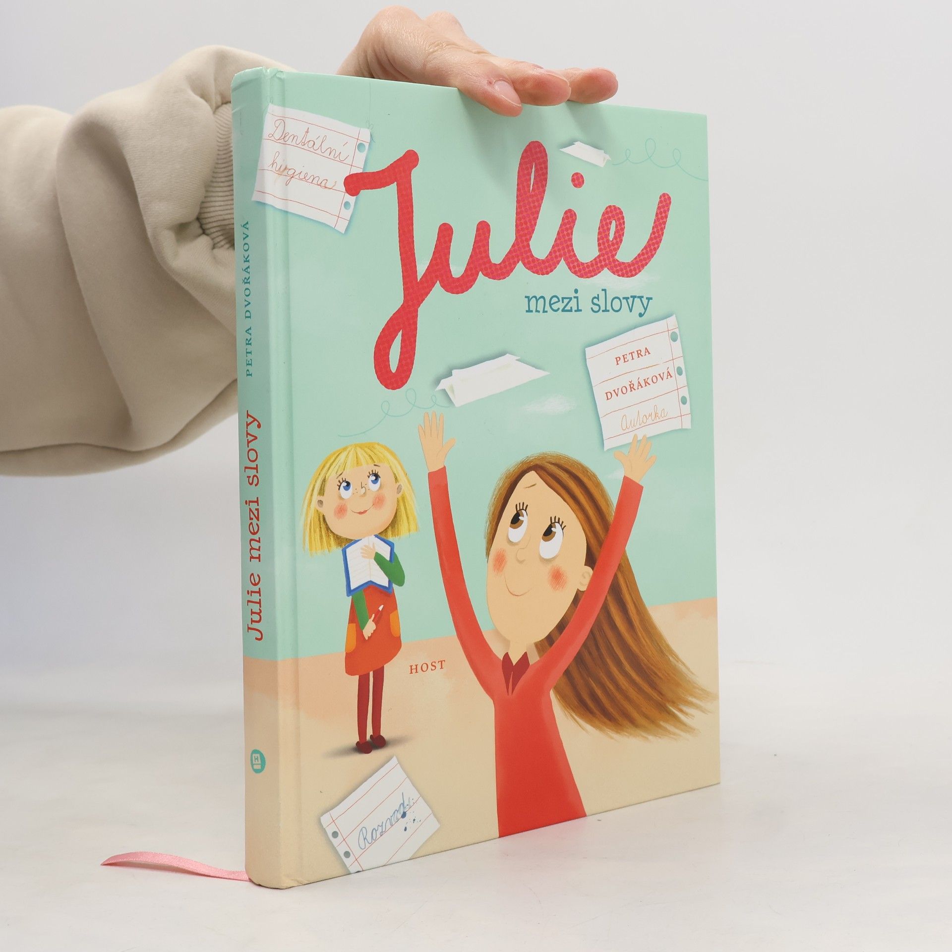 Julie mezi slovy