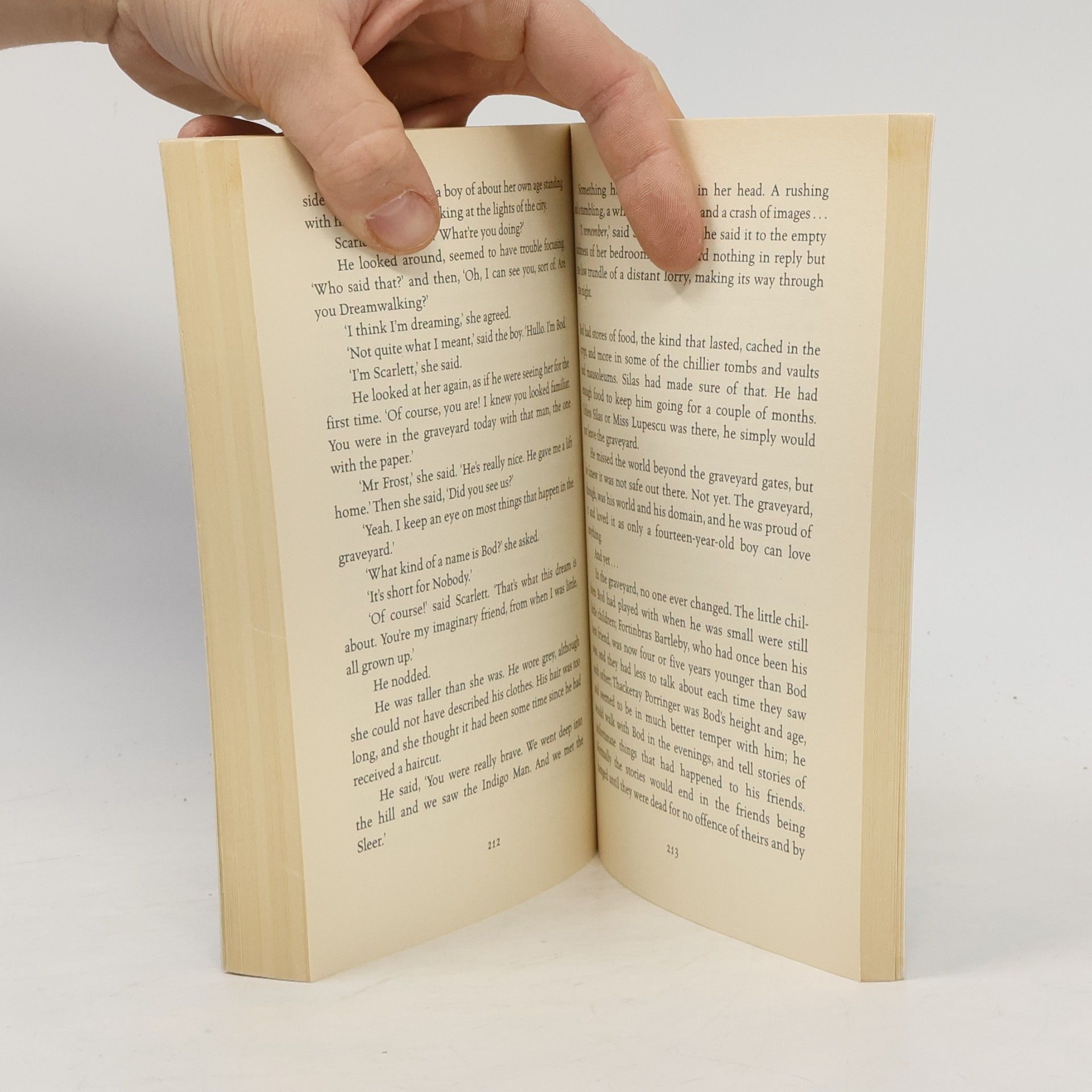 Neil Gaiman The Graveyard Book