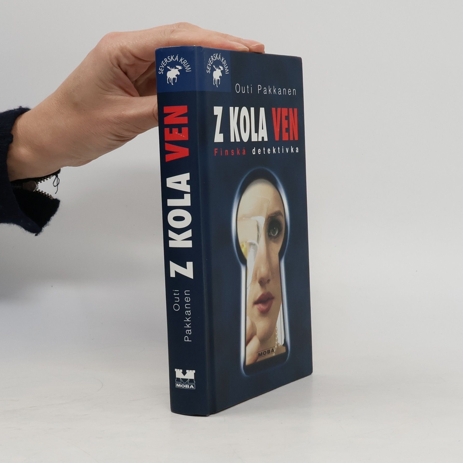 Outi Pakkanen Z kola ven. Finská detektivka