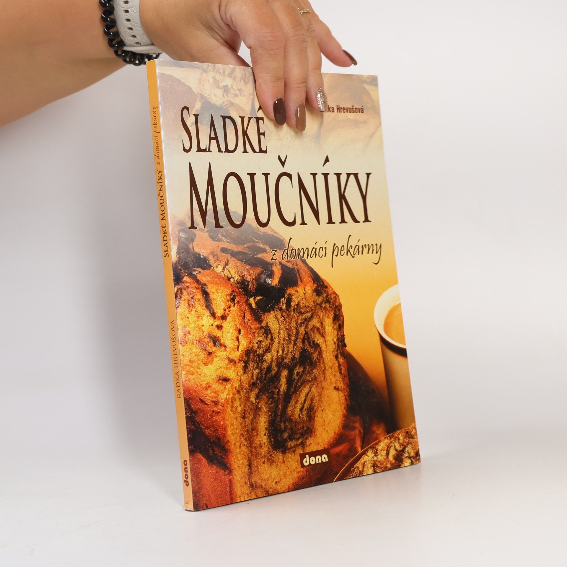 Radka Hrevušová Sladké moučníky z domácí pekárny