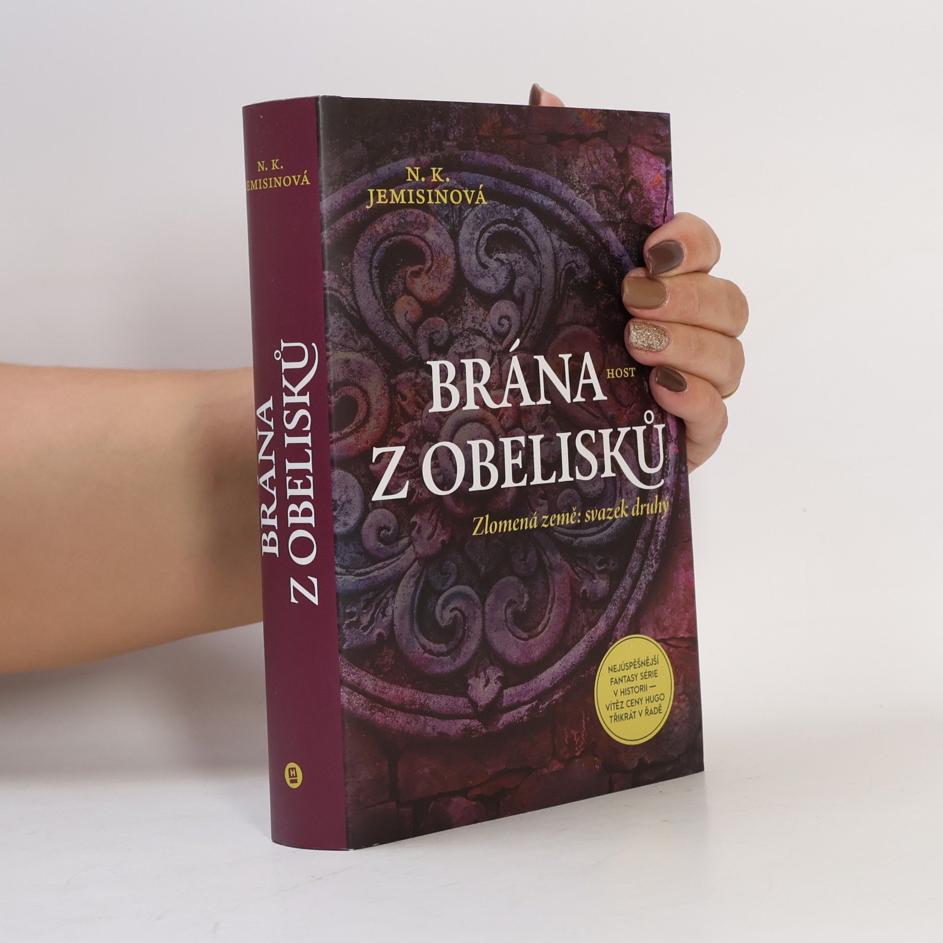 Zlomená země. Svazek druhý, Brána z obelisků