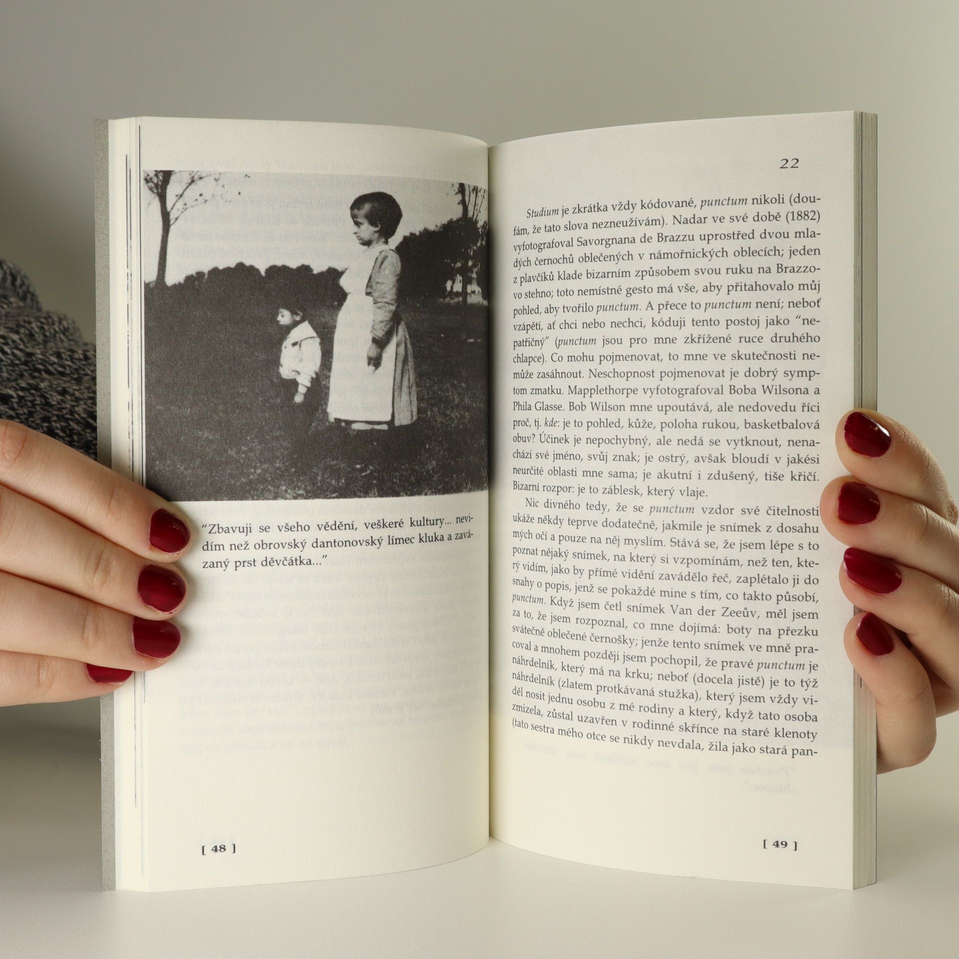 Roland Barthes Světlá komora. Vysvětlivka k fotografii
