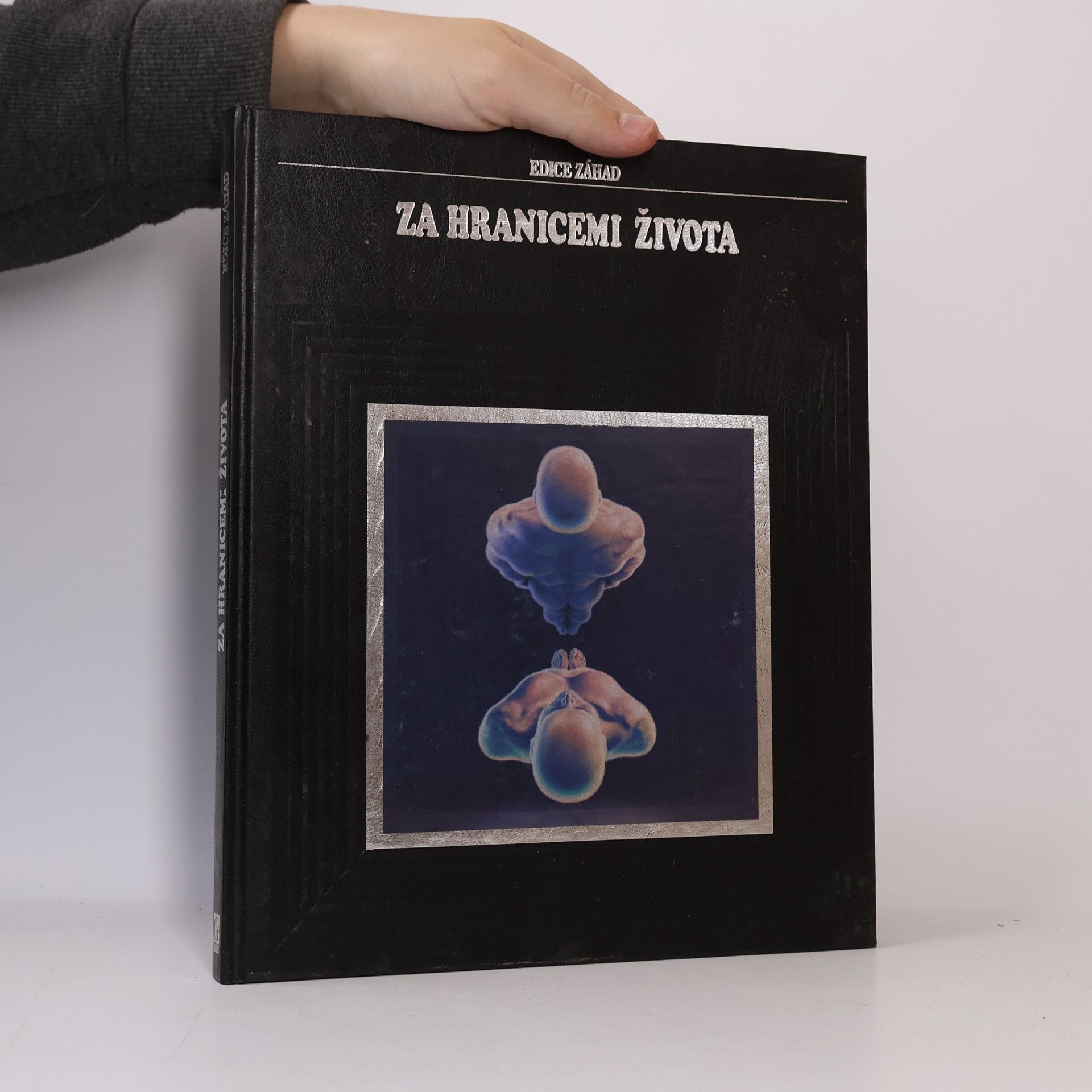 Za hranicemi života