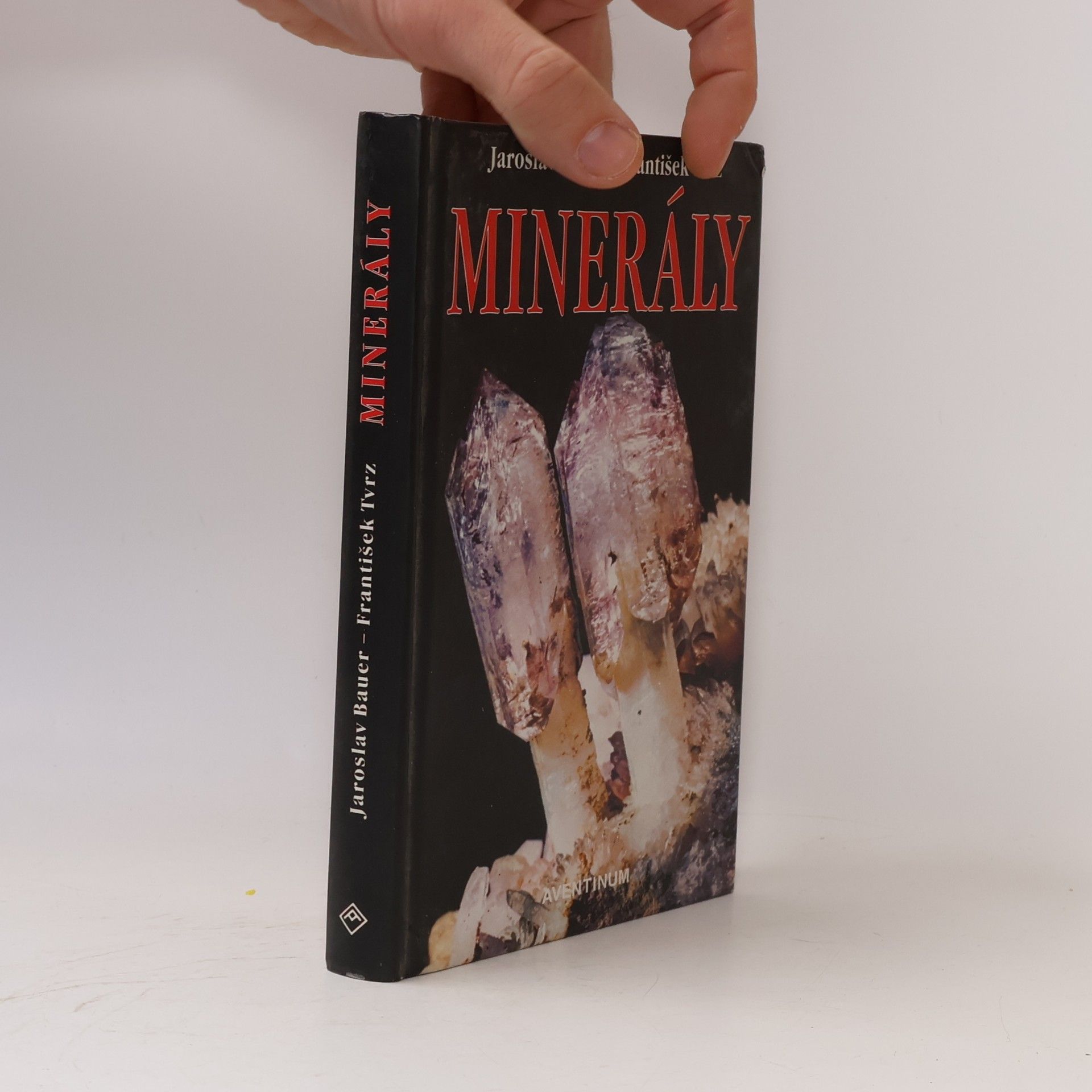 Minerály