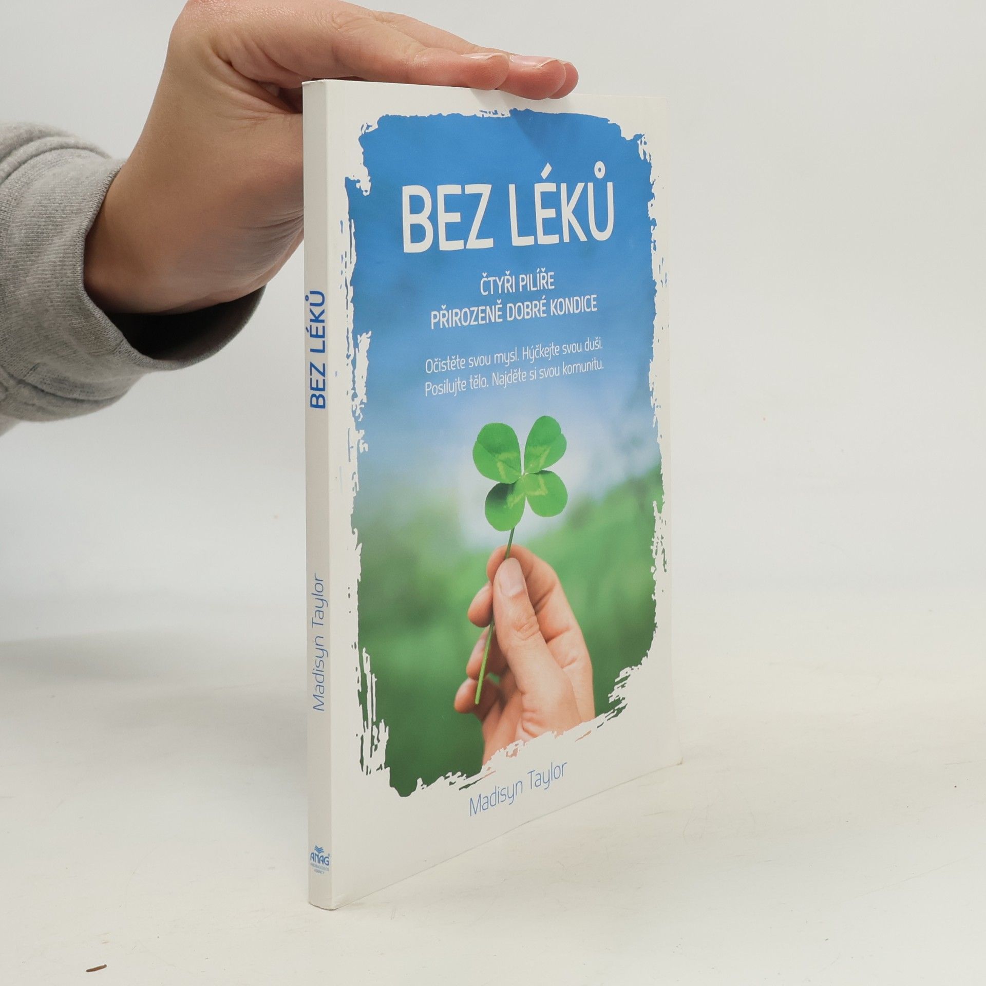 Bez léků : čtyři pilíře přirozeně dobré kondice. Očistěte svou mysl, hýčkejte svou duši, posilujte tělo, najděte si svou komunitu