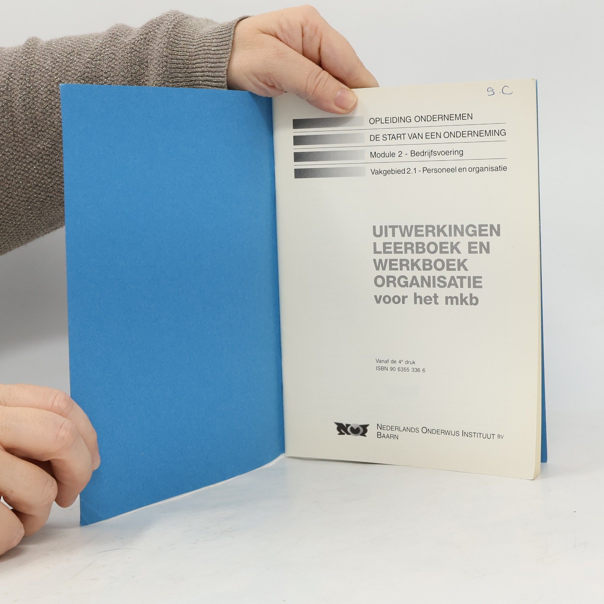 Various authors Uitwerkingen leerboek en werkboek organisatie voor het mkb