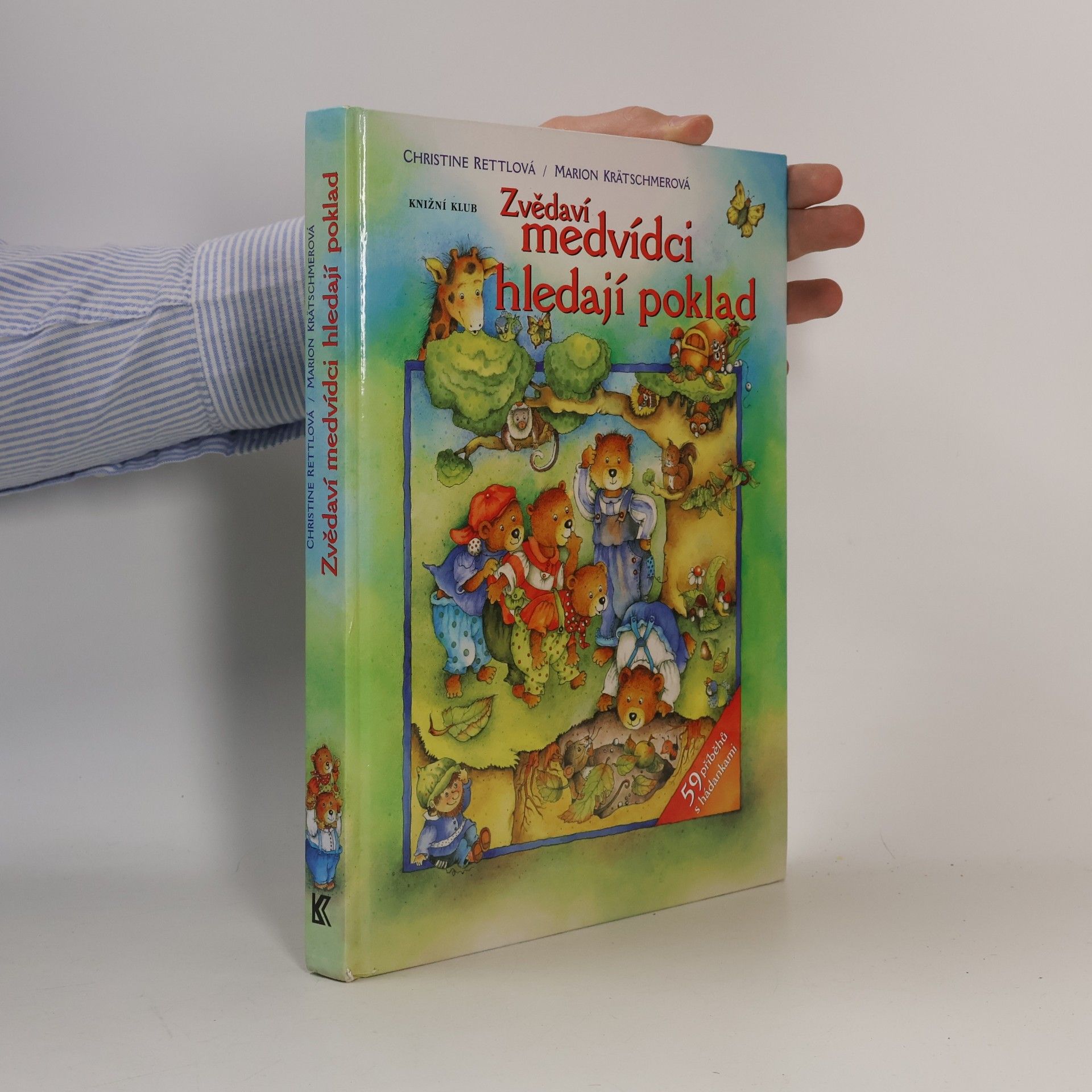 Zvědaví medvídci hledají poklad
