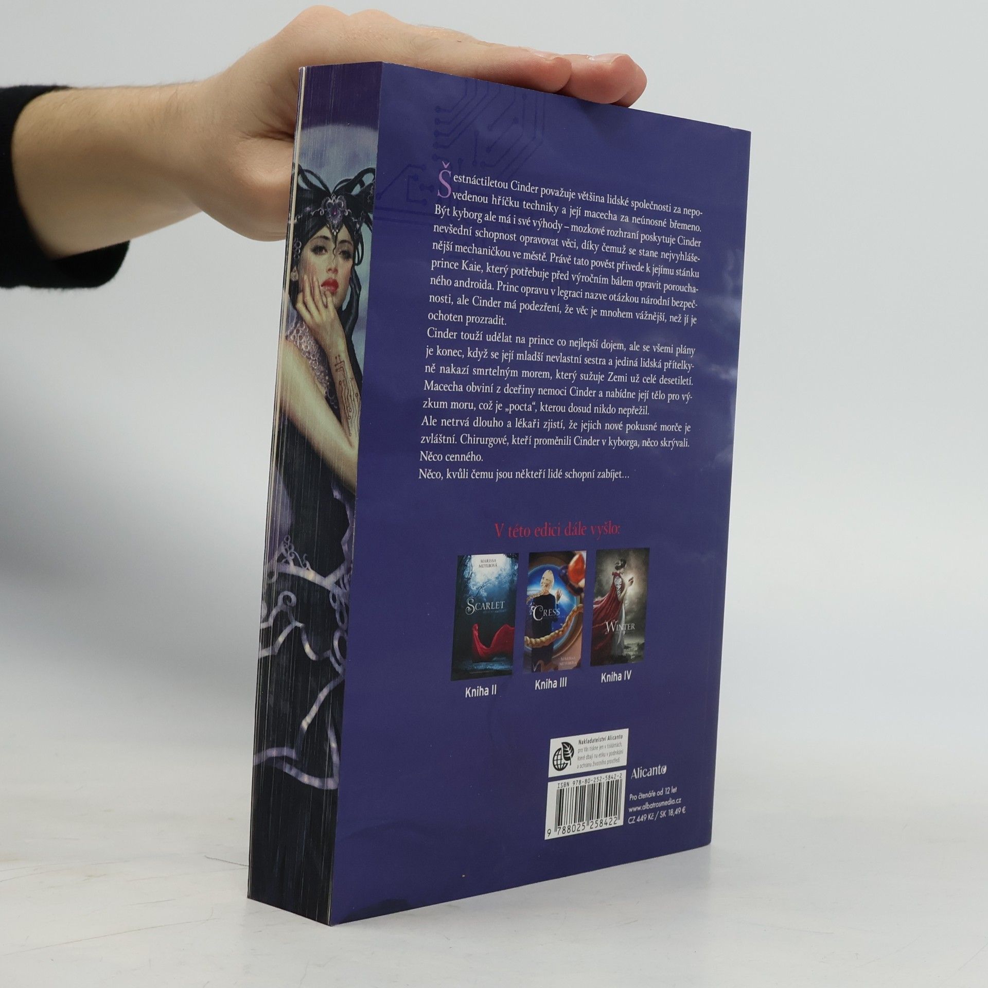 Marissa Meyer Cinder. Měsíční kroniky