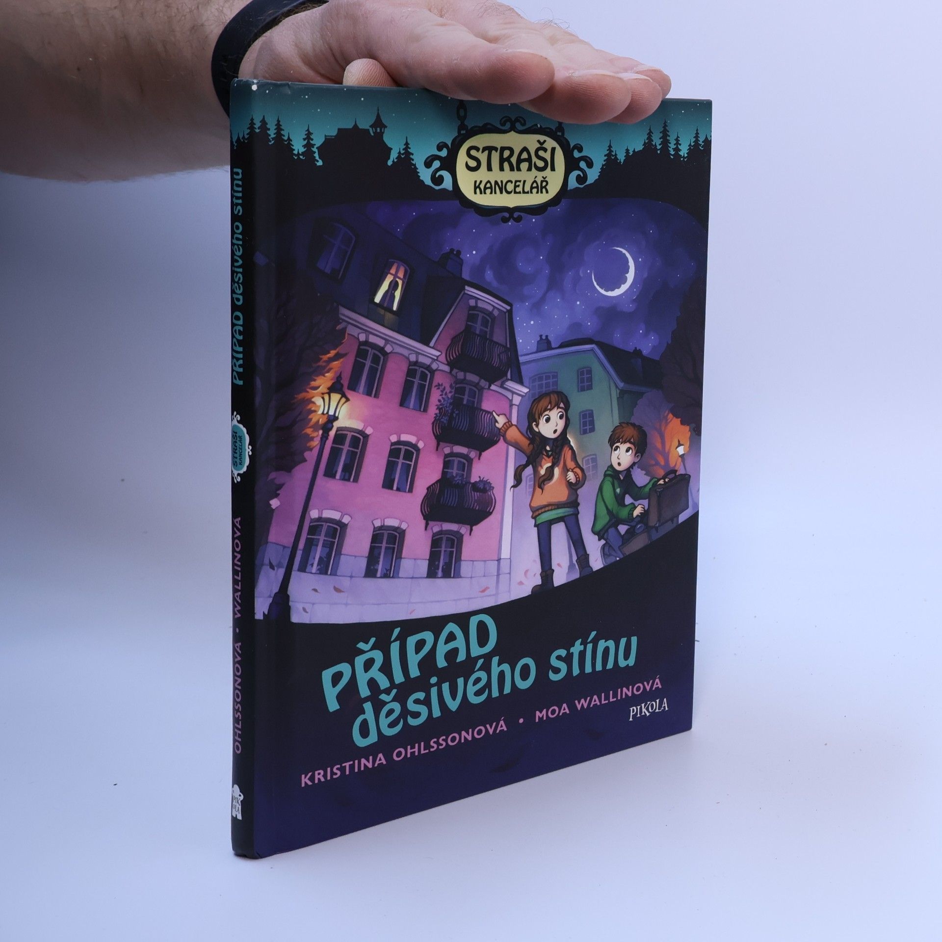 Strašikancelář. Případ děsivého stínu