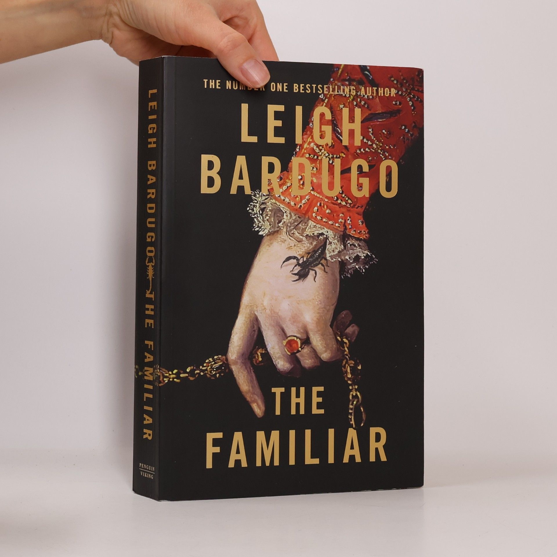 Leigh Bardugo The Familiar