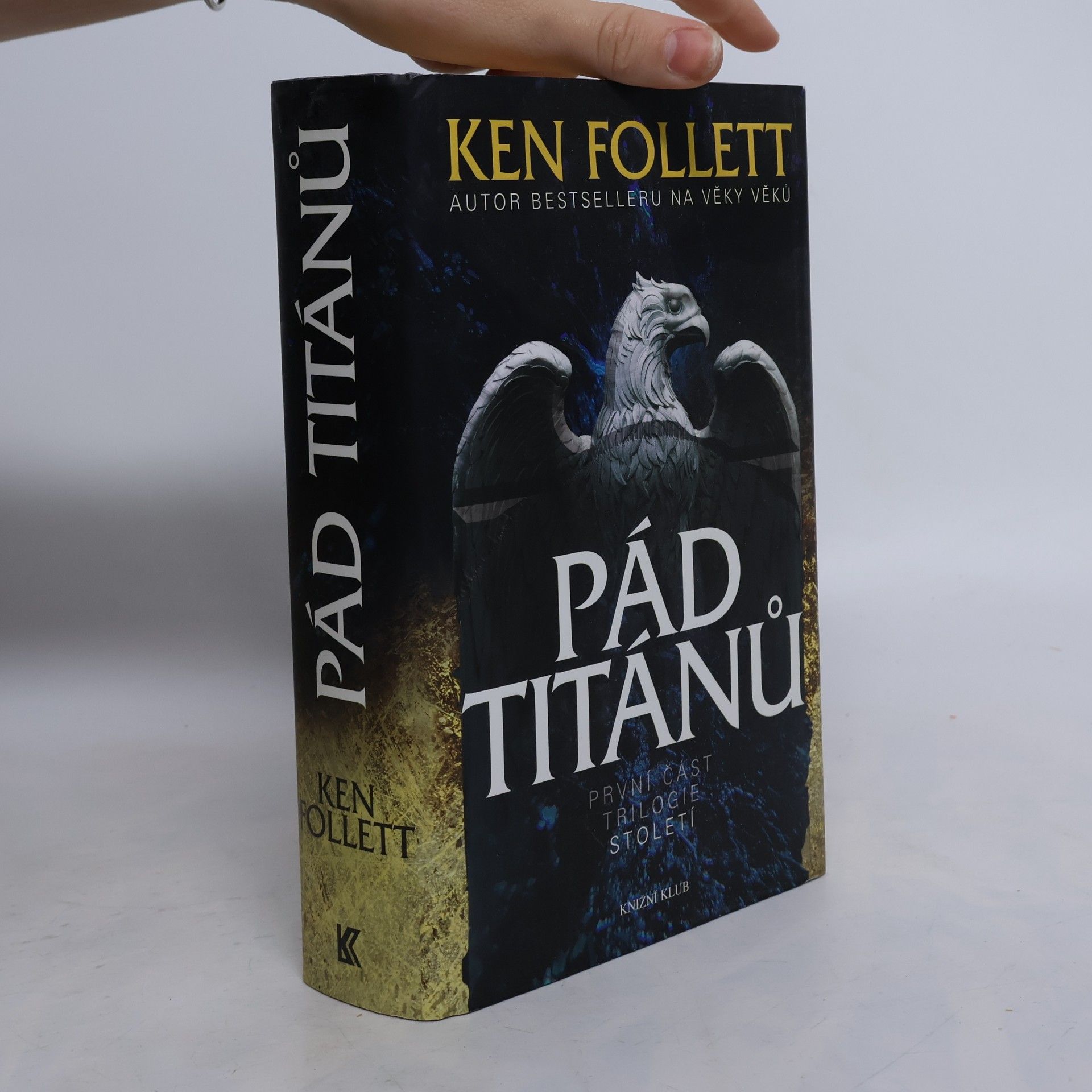 Ken Follett Pád titánů