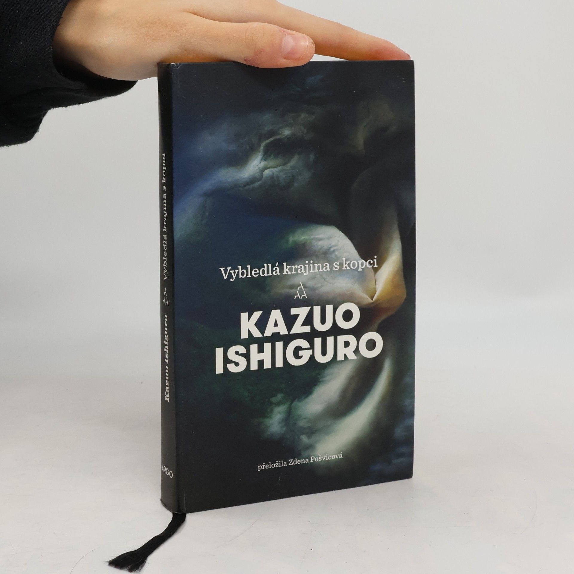 Kazuo Ishiguro Vybledlá krajina s kopci