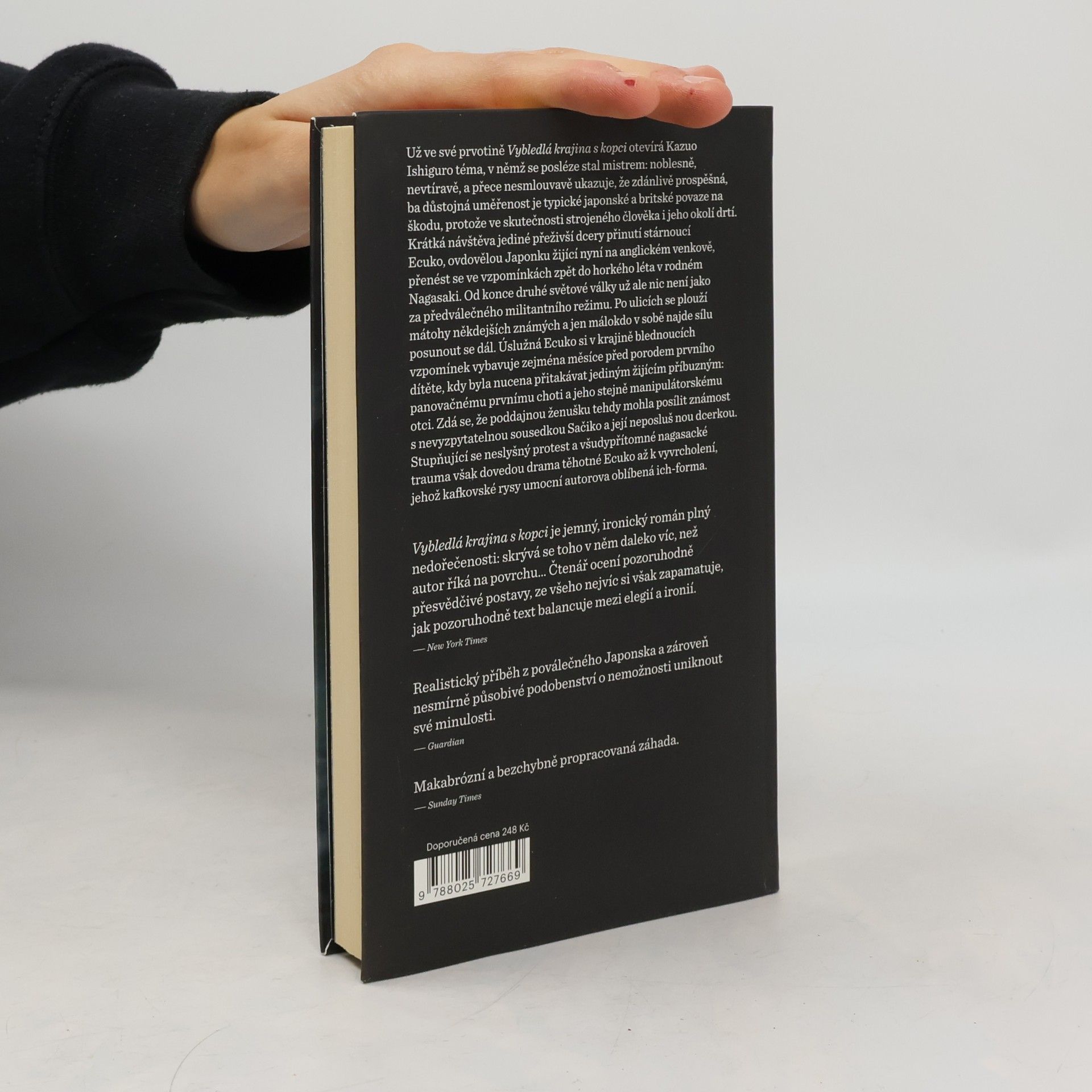 Kazuo Ishiguro Vybledlá krajina s kopci