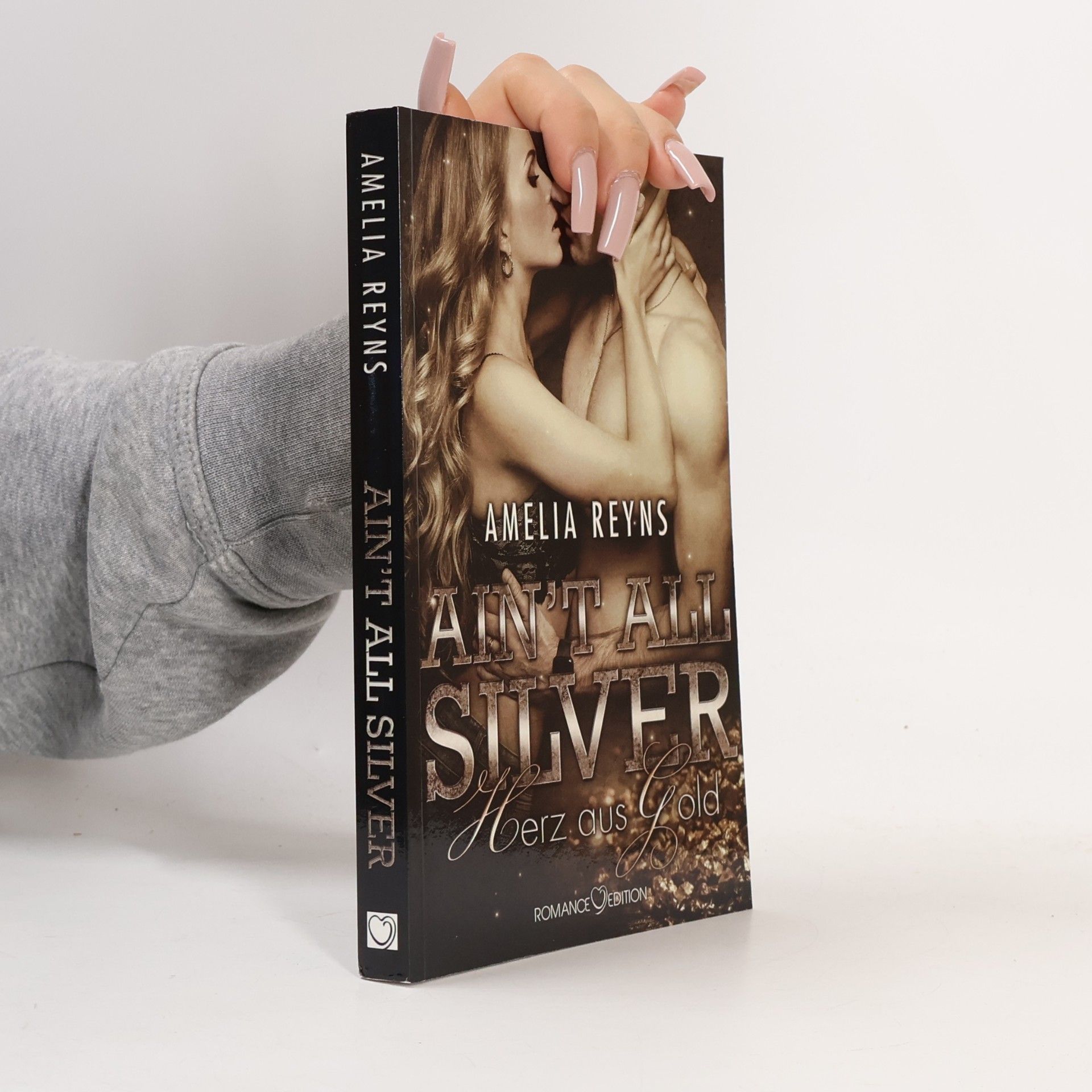 Amelia Reyns Ain´t All Silver