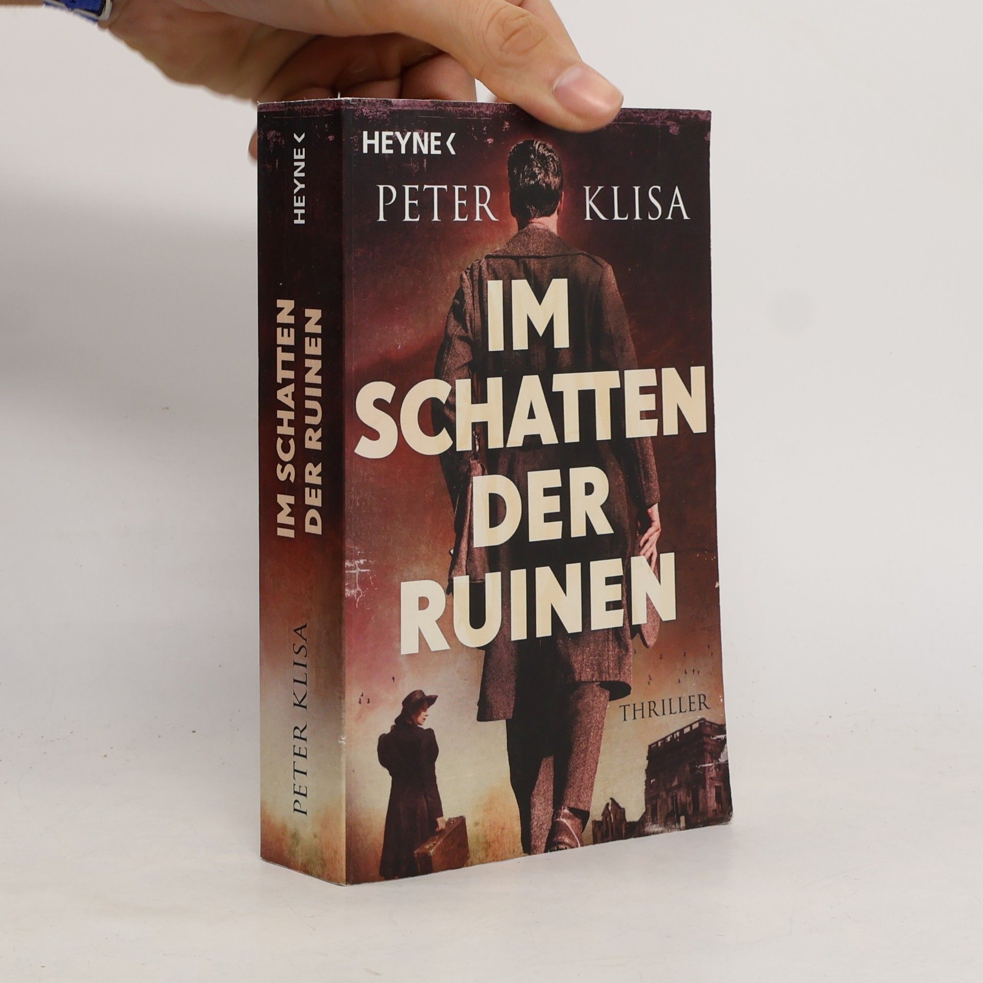 Im Schatten der Ruinen