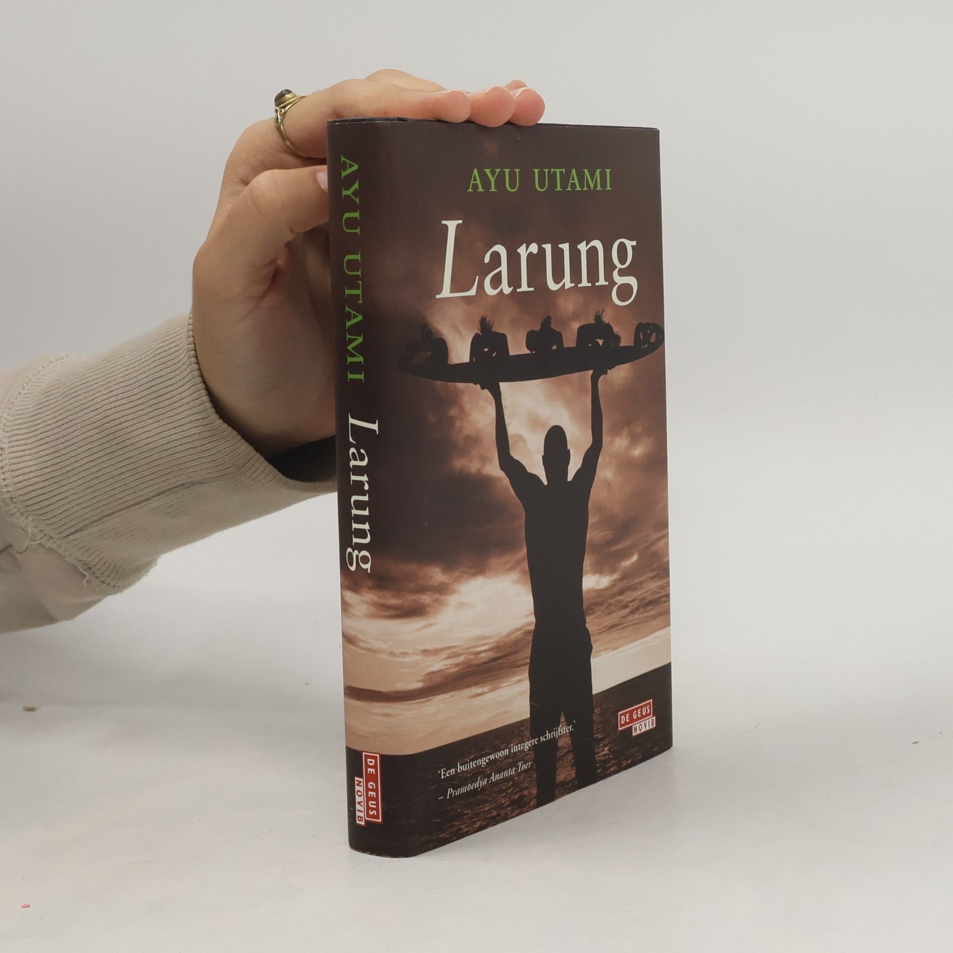 Ayu Utami Larung