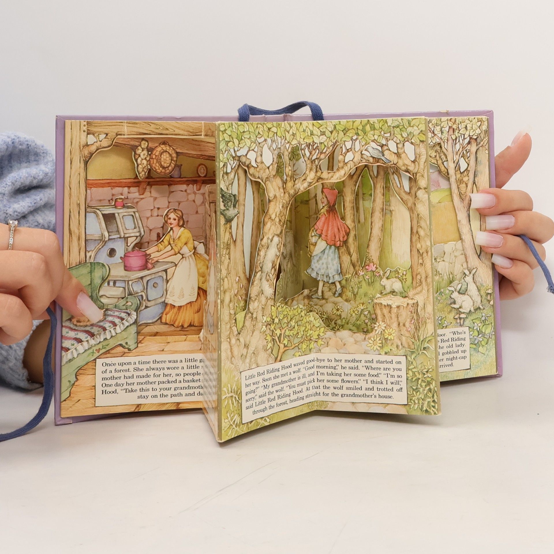 Charles Perrault A Peepshow Book: Little Red Riding Hood