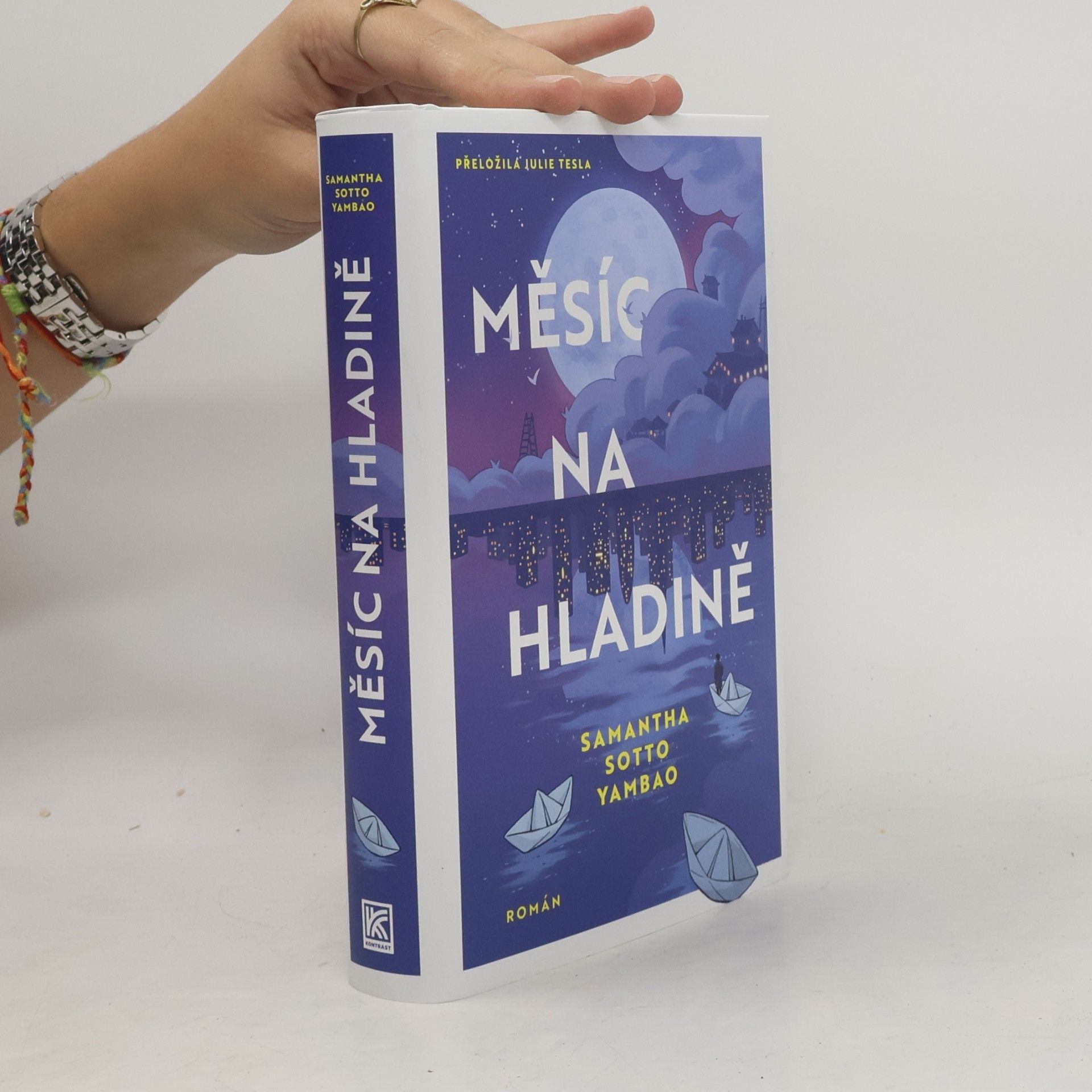 Měsíc na hladině