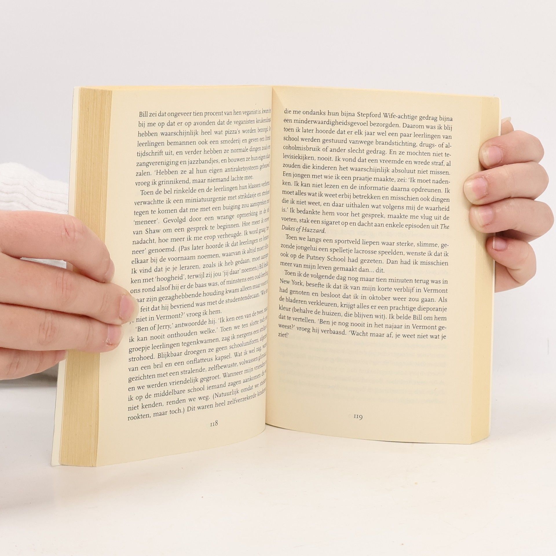 Don George Lachen met Lonely Planet