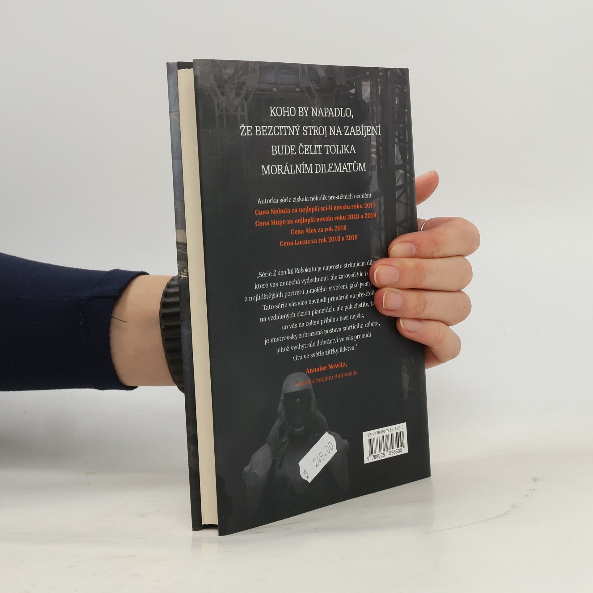 Martha Wells Chybný protokol : z deníků Robokata