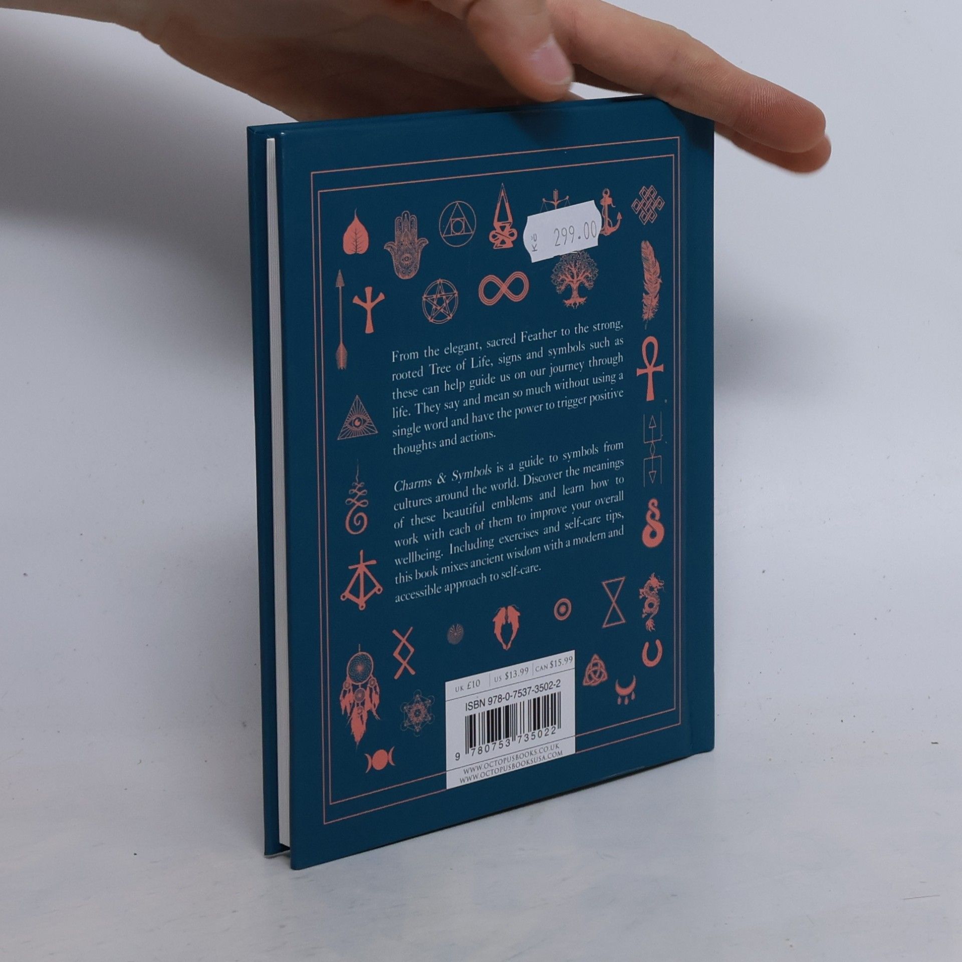 Alison Davies Charms & Symbols : How to Weave the Power of Ancient Signs and Marks into Modern Life