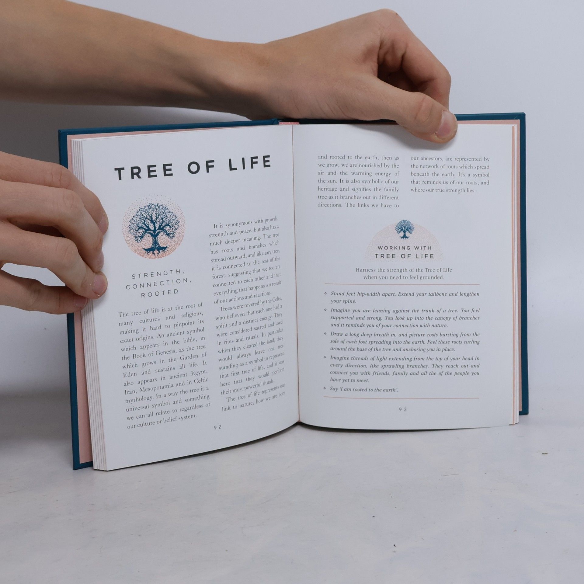 Alison Davies Charms & Symbols : How to Weave the Power of Ancient Signs and Marks into Modern Life