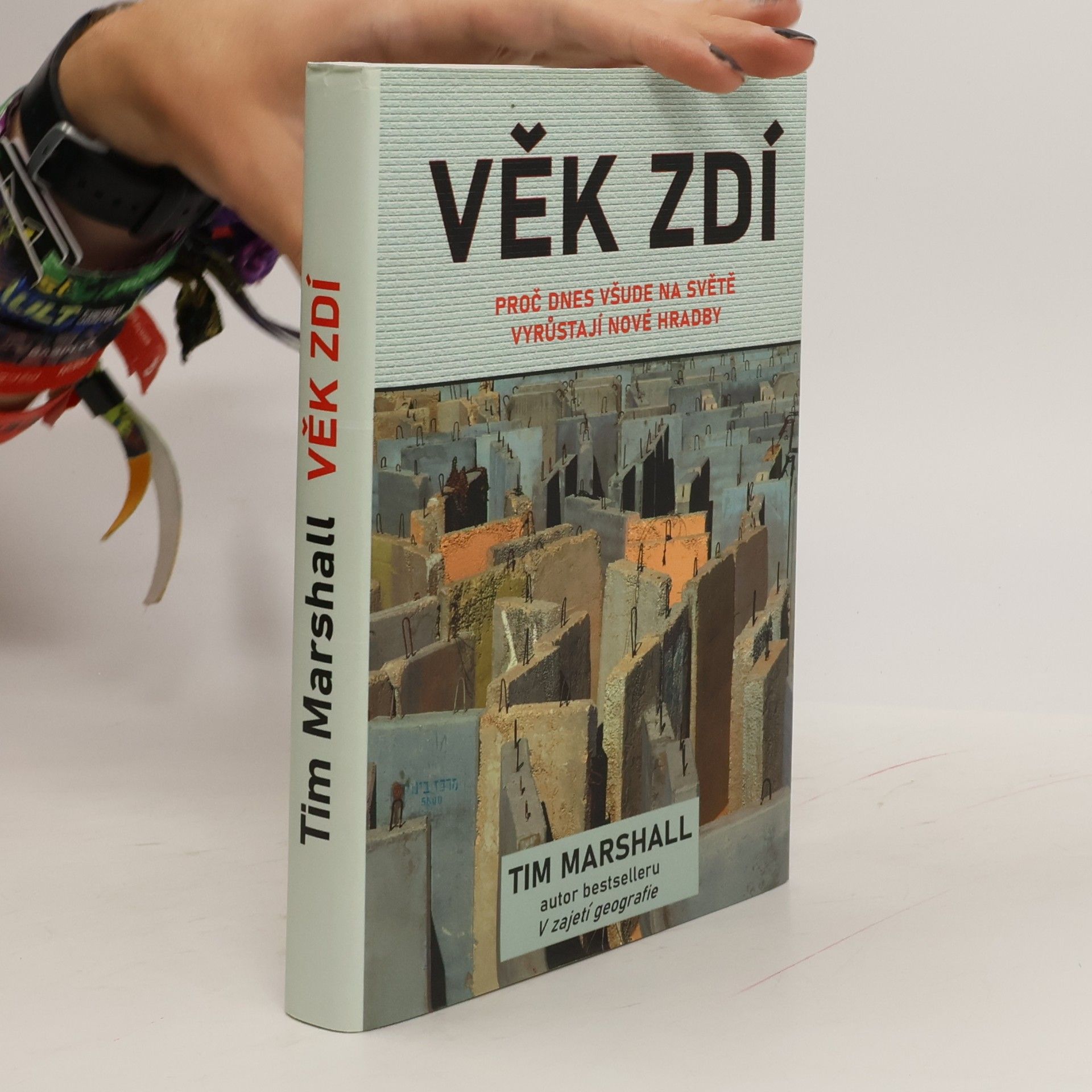 Tim Marshall Věk zdí: Proč dnes všude na světě vyrůstají nové hradby