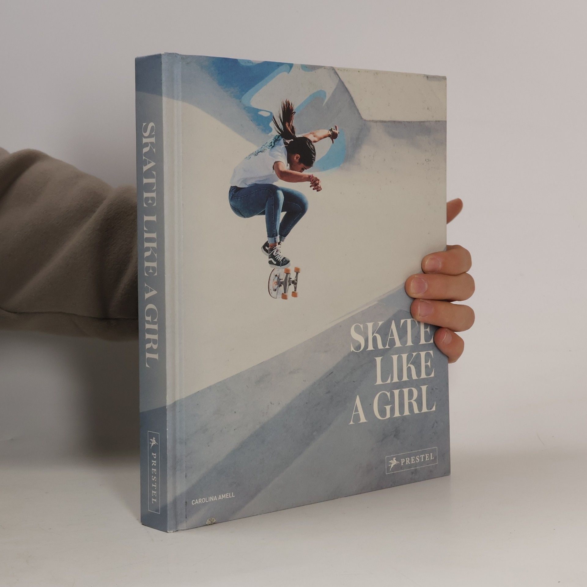 Amell Carolina Skate Like a Girl