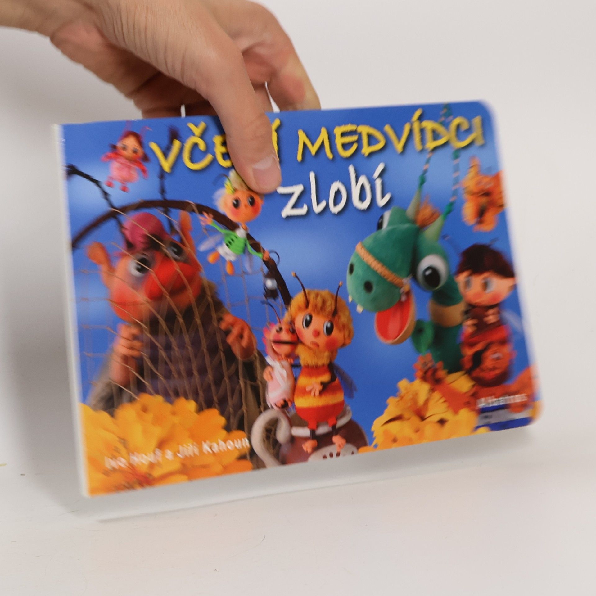 Včelí medvídci zlobí
