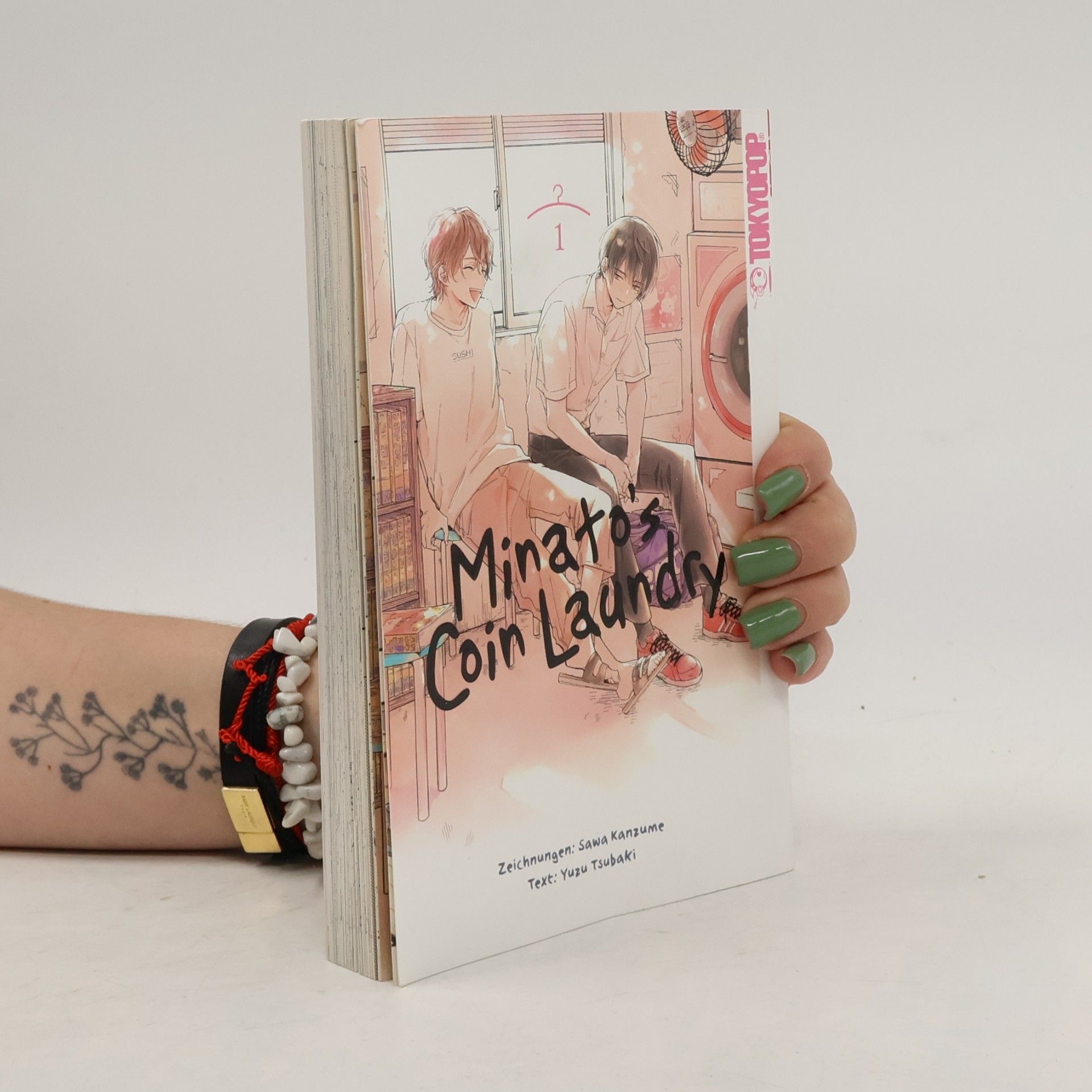 Yuzu Tsubaki Minato's Coin Laundry 01