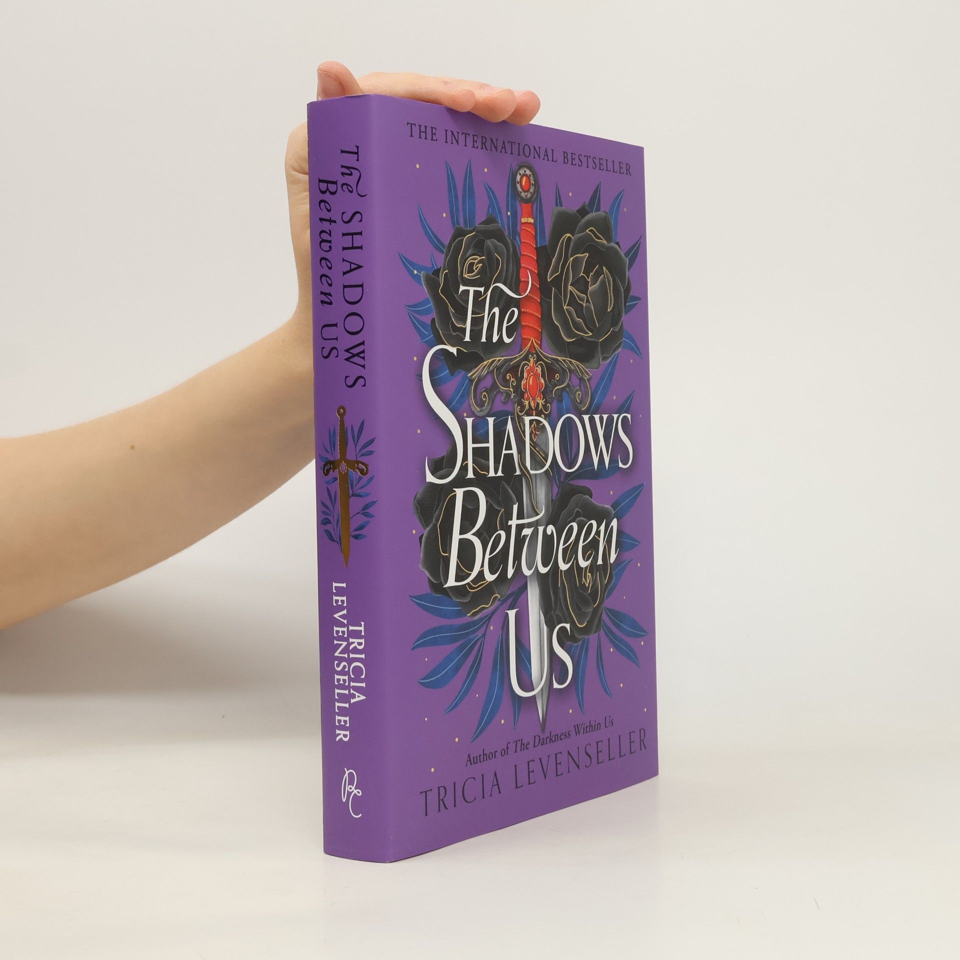 Tricia Levenseller The Shadows Between Us: Fairyloot Edition