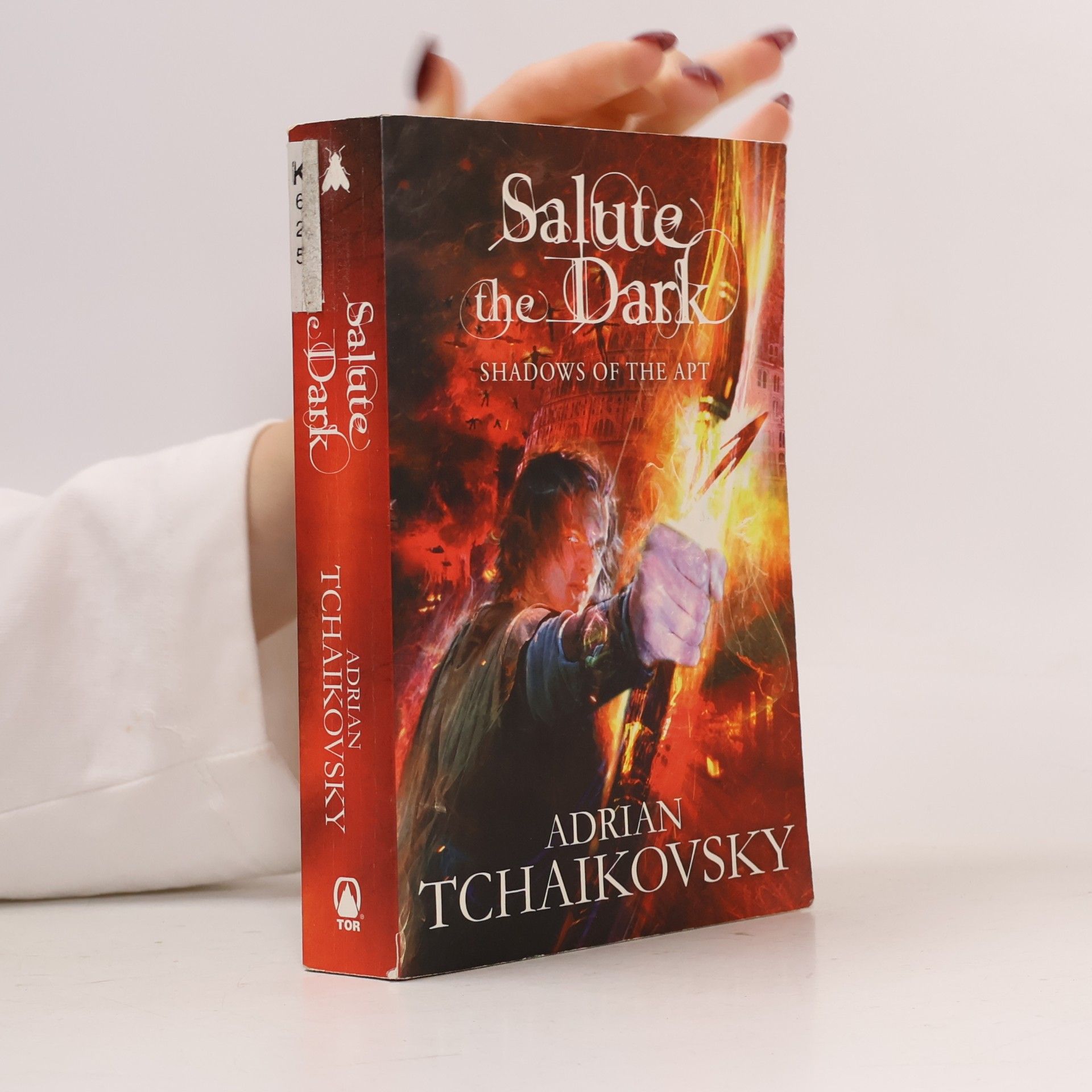 Adrian Tchaikovsky Shadows of the Apt: Salute the Dark