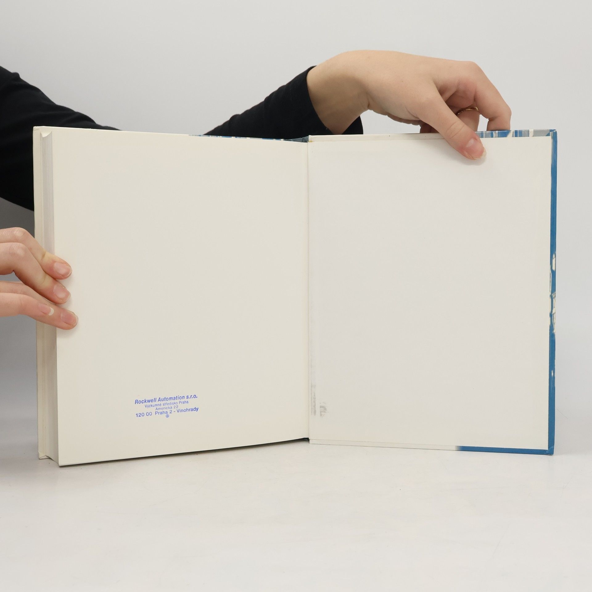 Frank Buschmann Pattern-oriented software architecture : a system of patterns