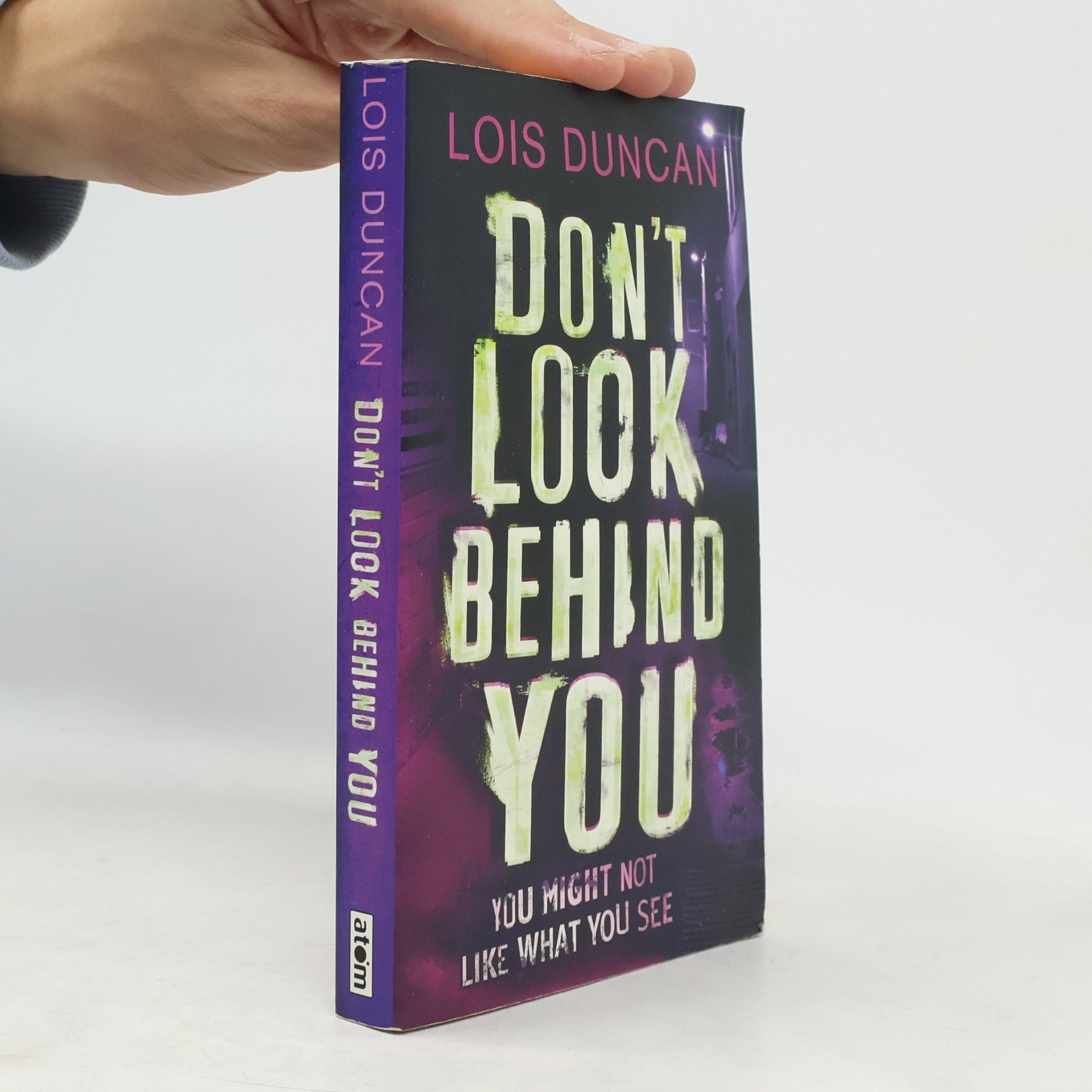 Lois Duncan Don't Look Behind You